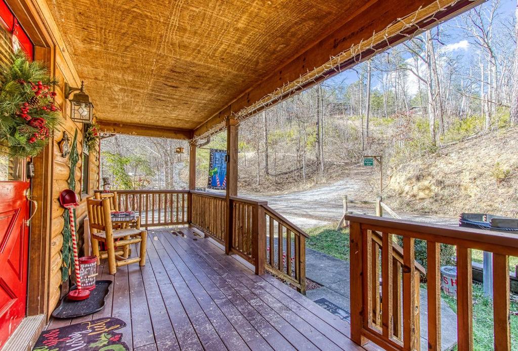 Santas Lakehouse, On the Lake, Arcade Game, Hot Tub, 560 FREE tickets each paid day!!! view 5