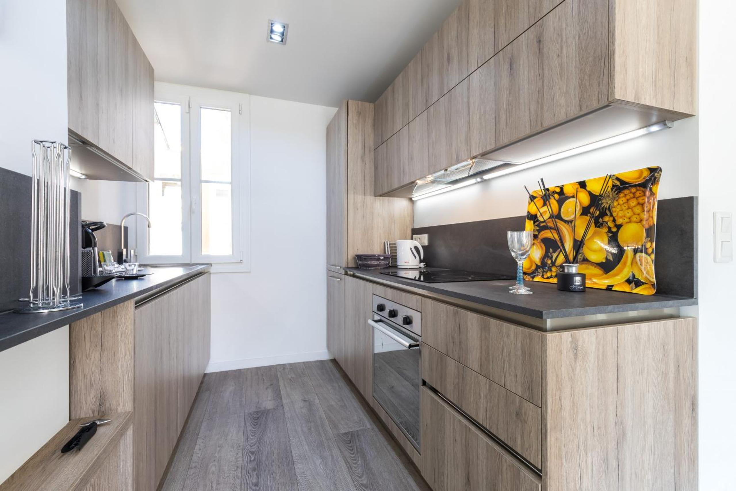 Cosy 1 Bdr near Garibaldi Square - Top Floor & AC photo 3