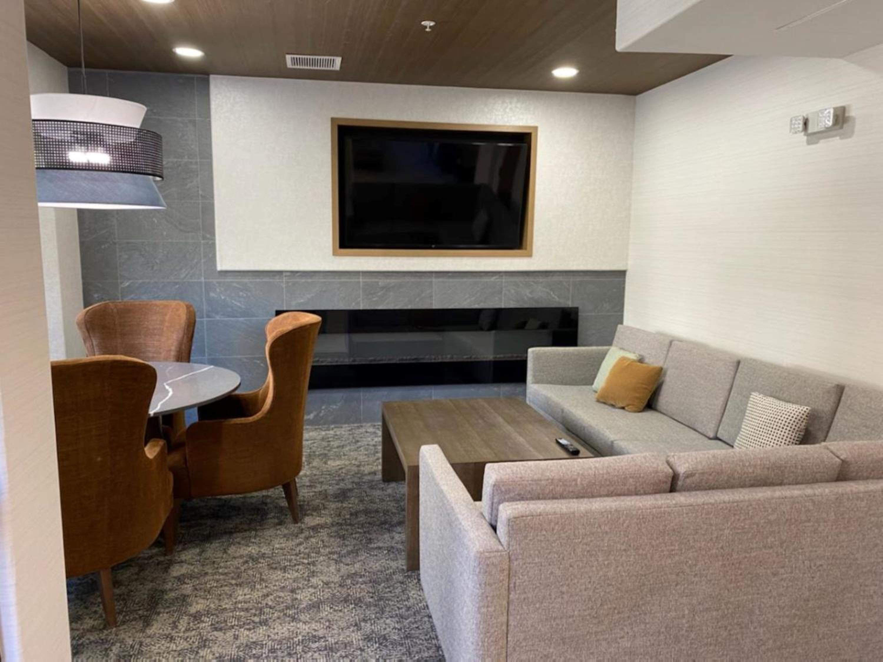 Glendale Vacations - Staybridge Suites Phoenix Glendale Sports Dist, an IHG Hotel - Property Image 11