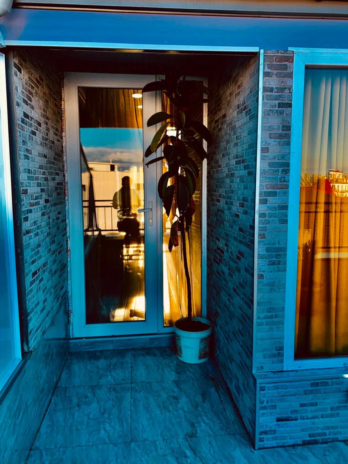 Mary's apartment