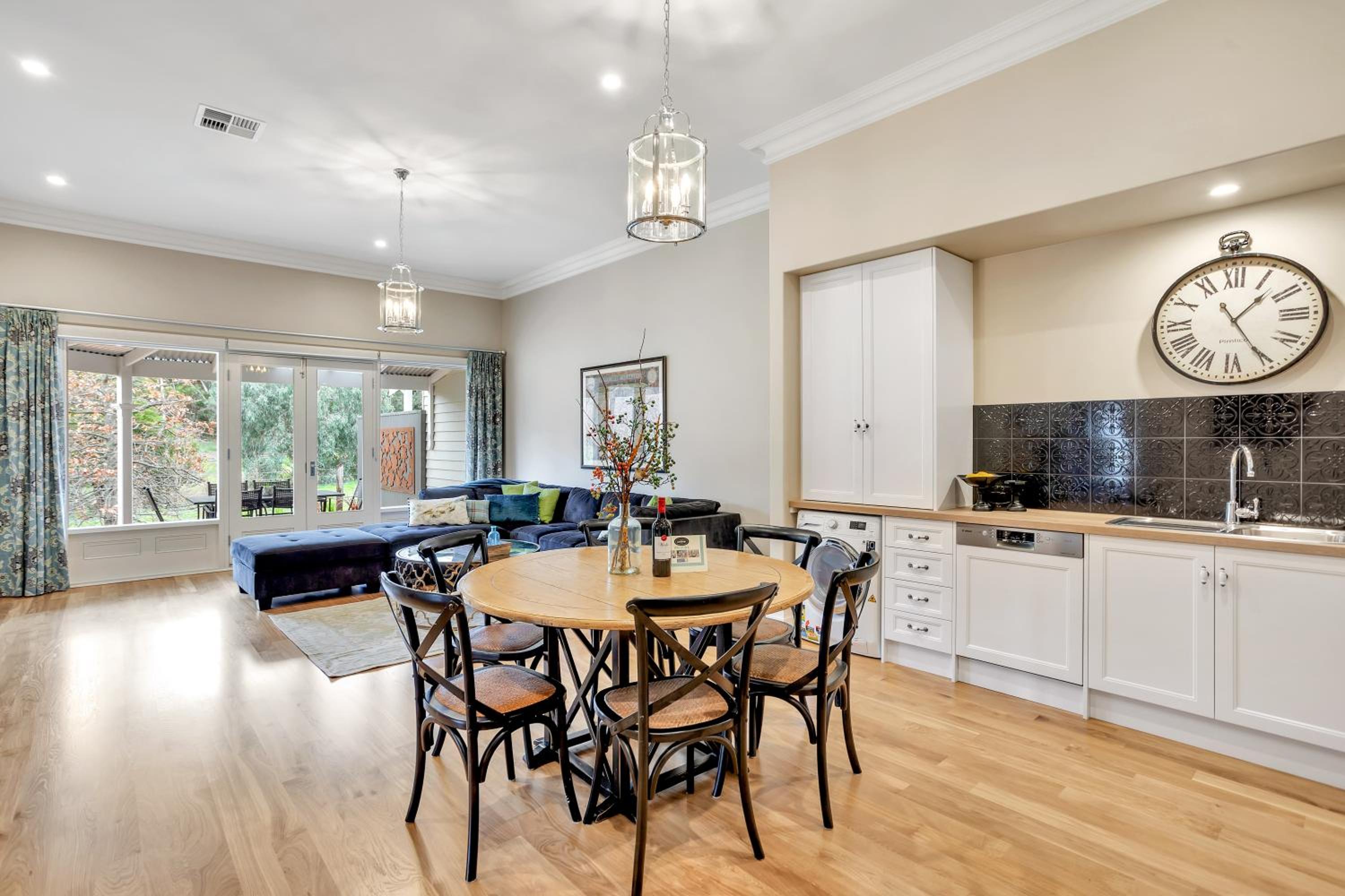 Grandview Accommodation - The Elm Tree Apartments