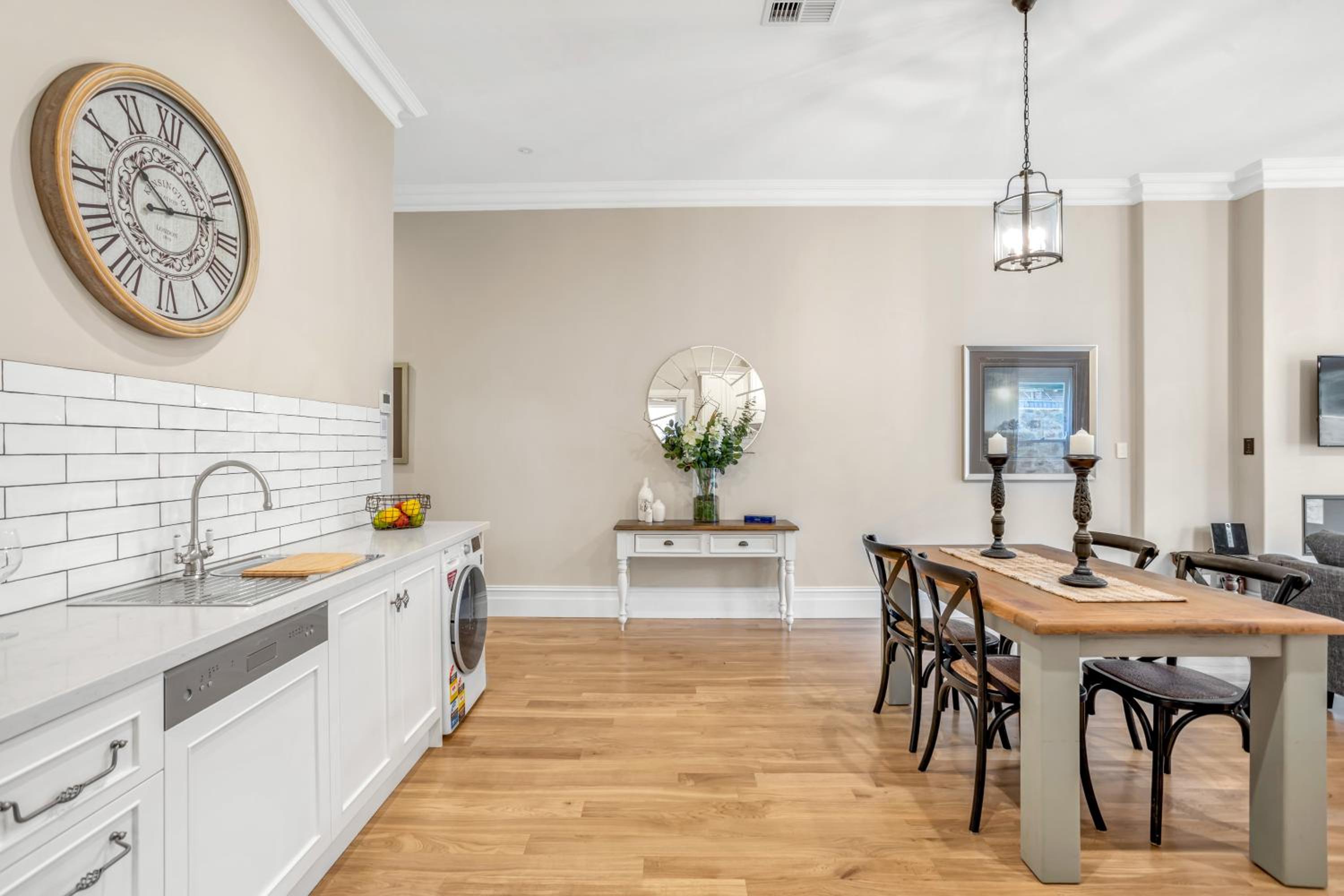 Grandview Accommodation - The Elm Tree Apartments