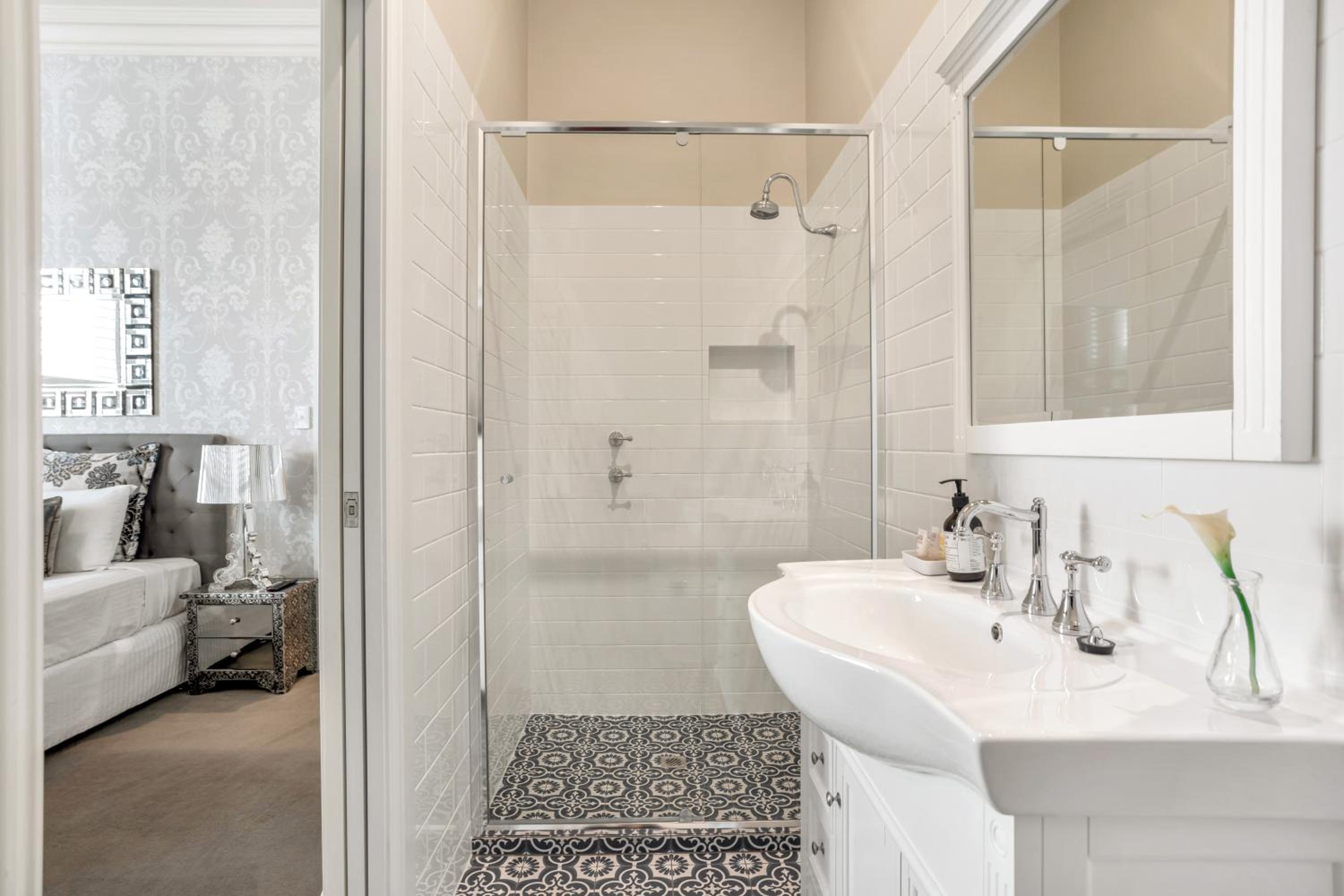Grandview Accommodation - The Elm Tree Apartments