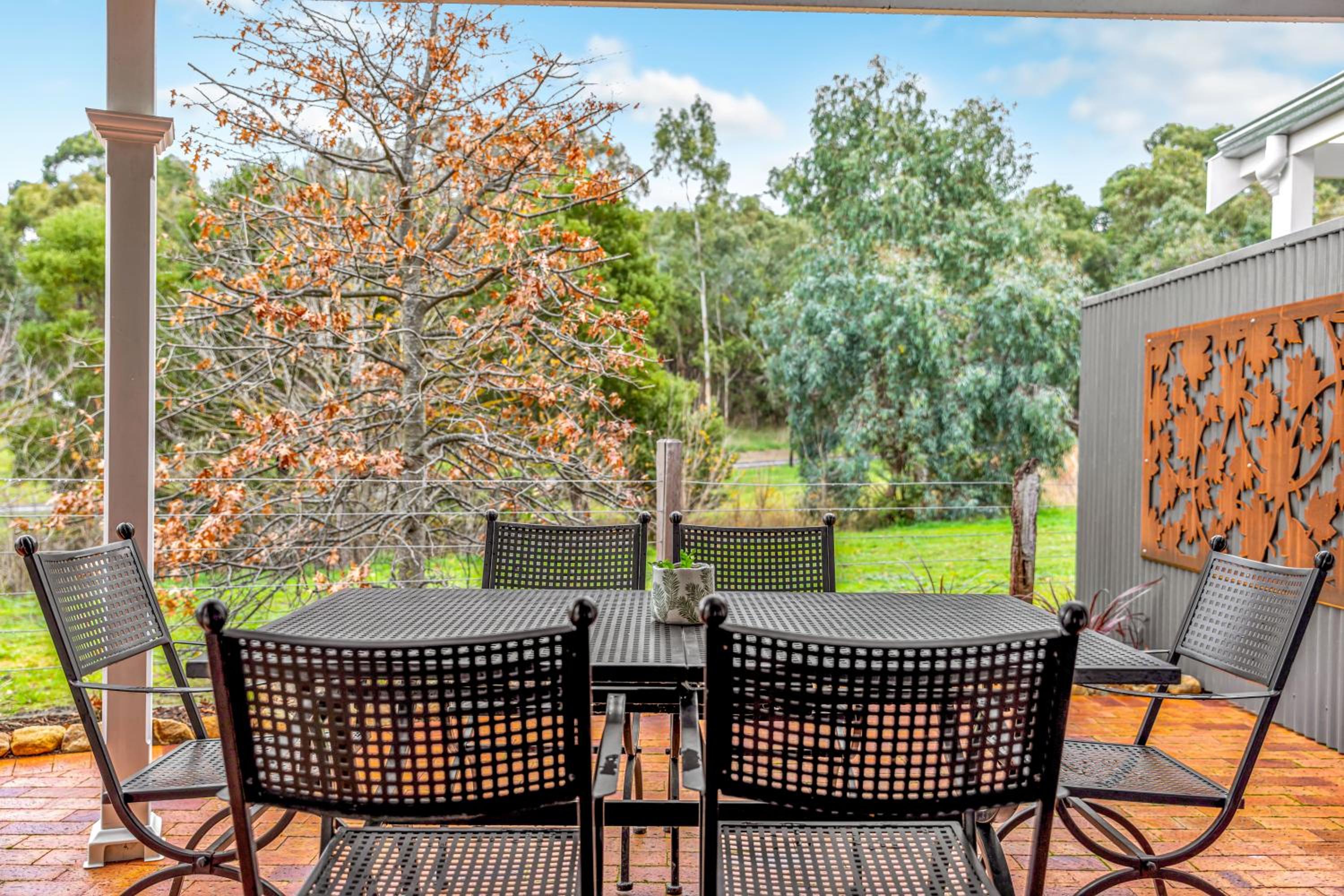 Grandview Accommodation - The Elm Tree Apartments