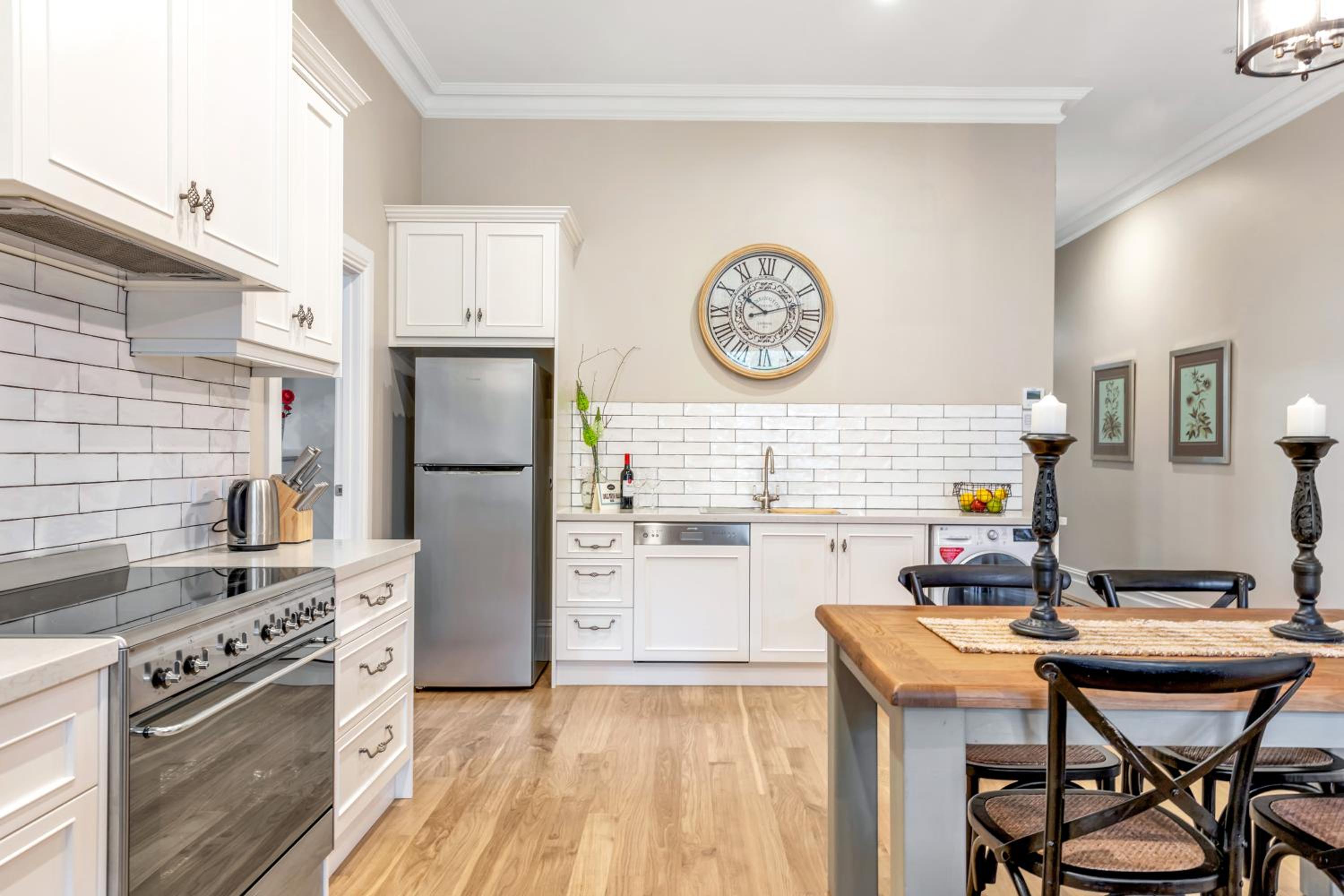 Grandview Accommodation - The Elm Tree Apartments