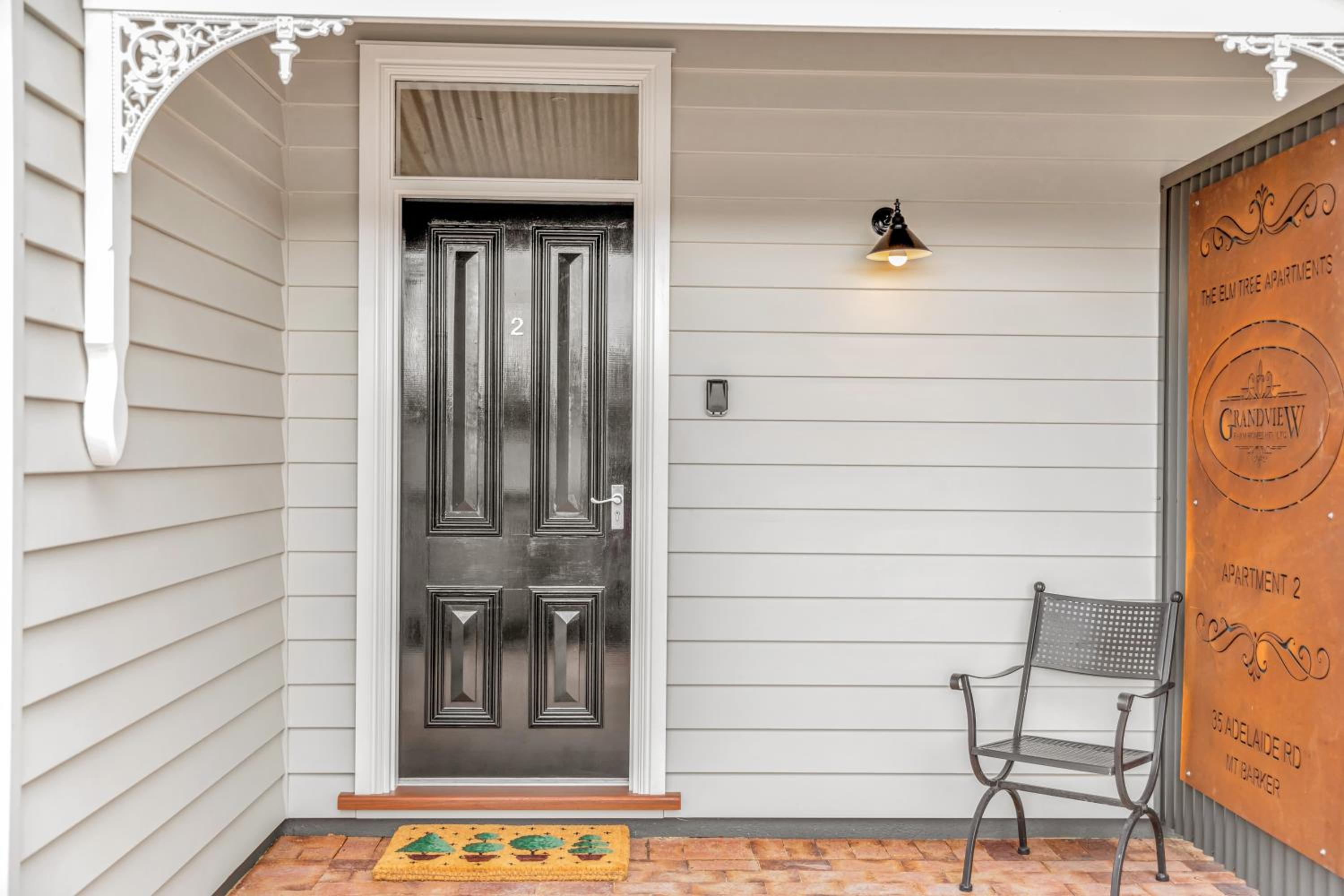 Grandview Accommodation - The Elm Tree Apartments