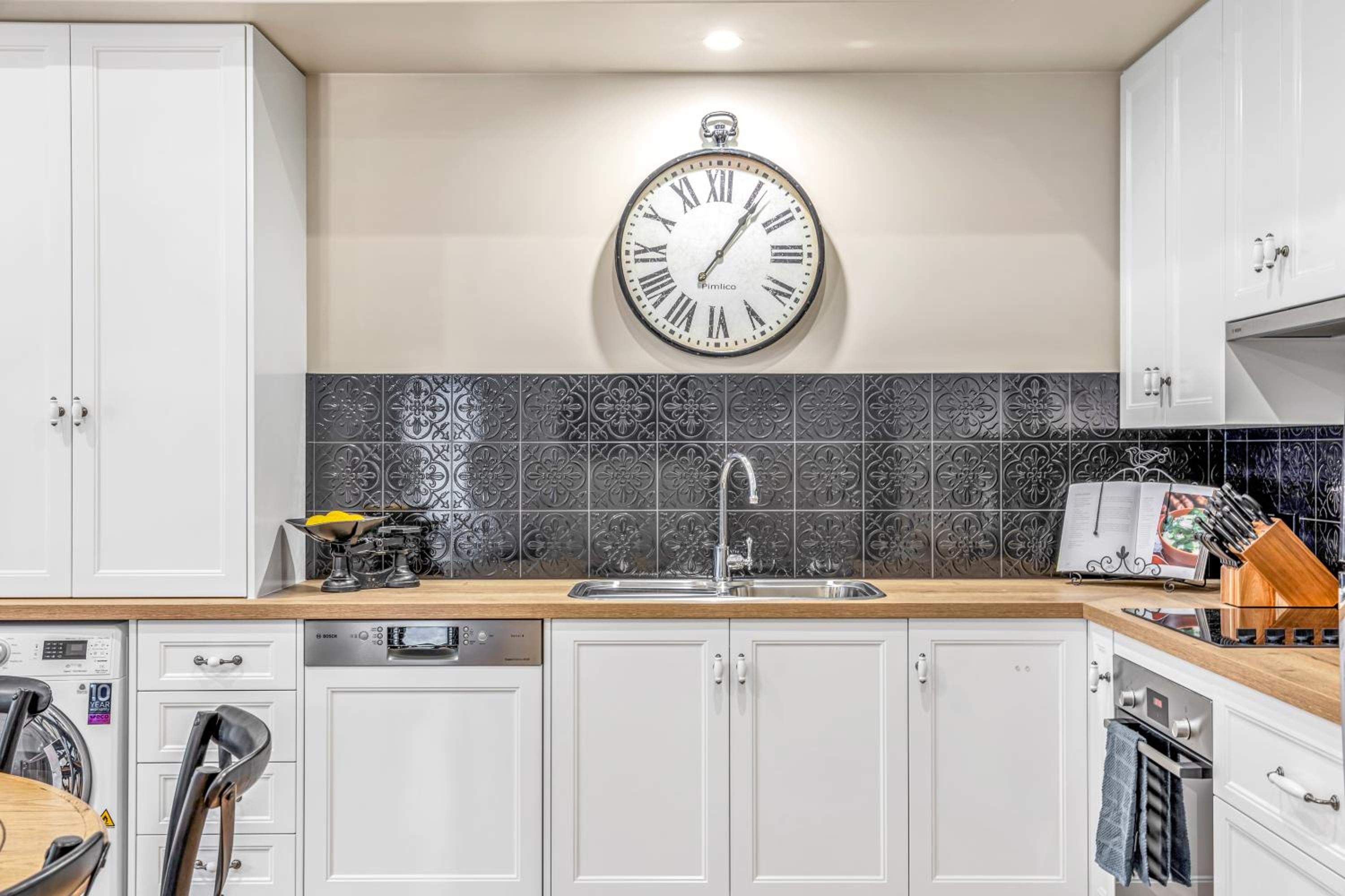 Grandview Accommodation - The Elm Tree Apartments