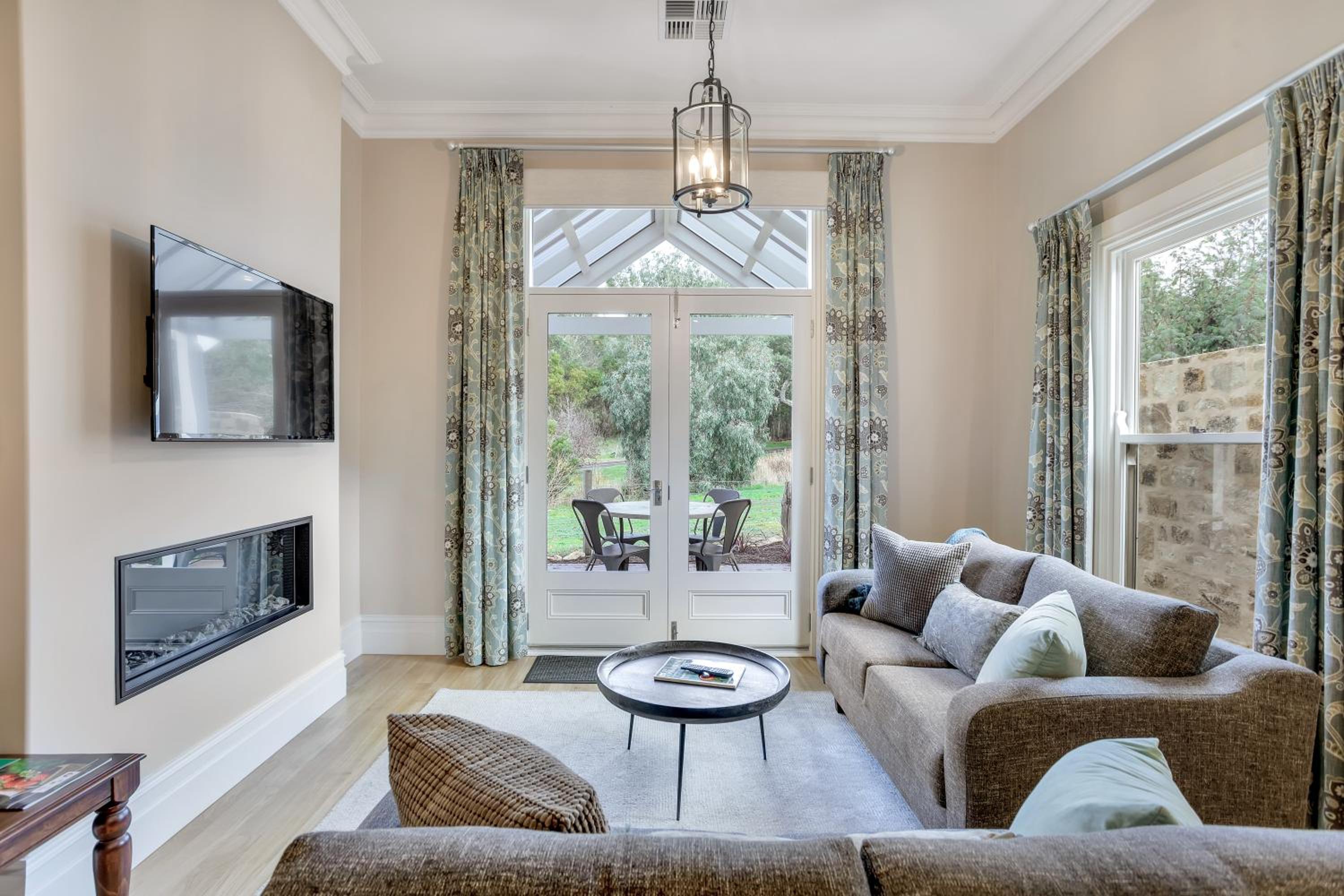 Grandview Accommodation - The Elm Tree Apartments