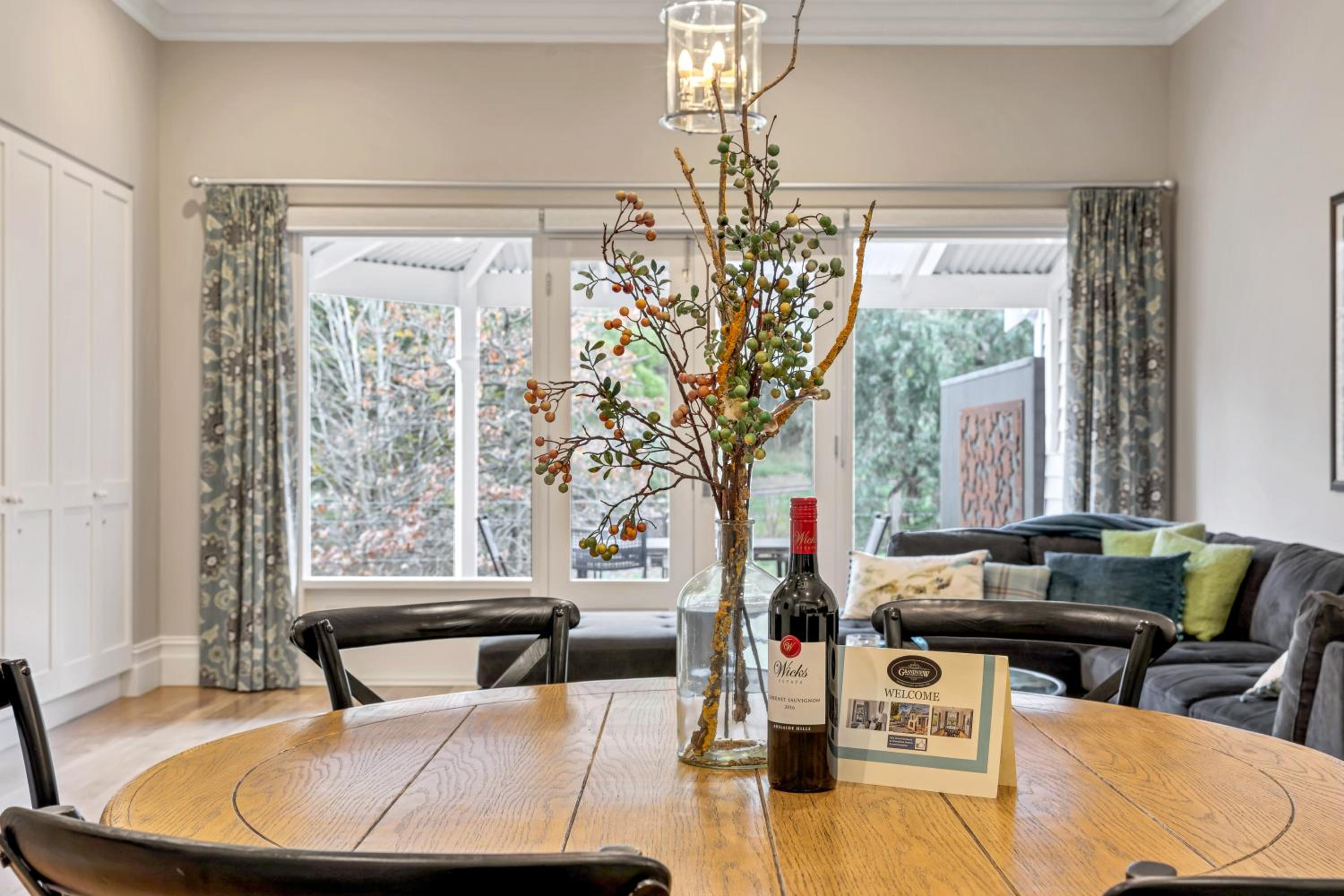 Grandview Accommodation - The Elm Tree Apartments
