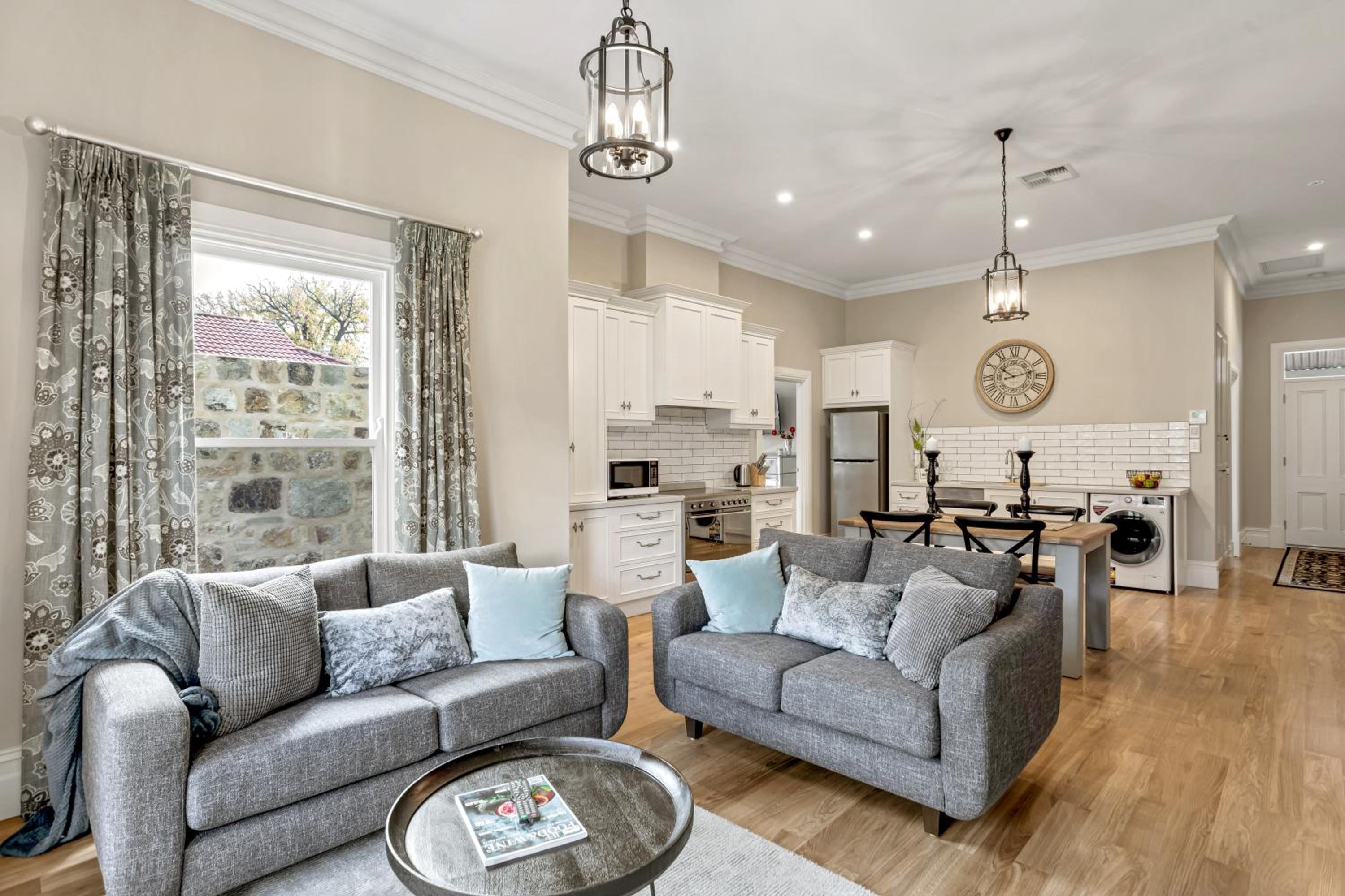 Grandview Accommodation - The Elm Tree Apartments