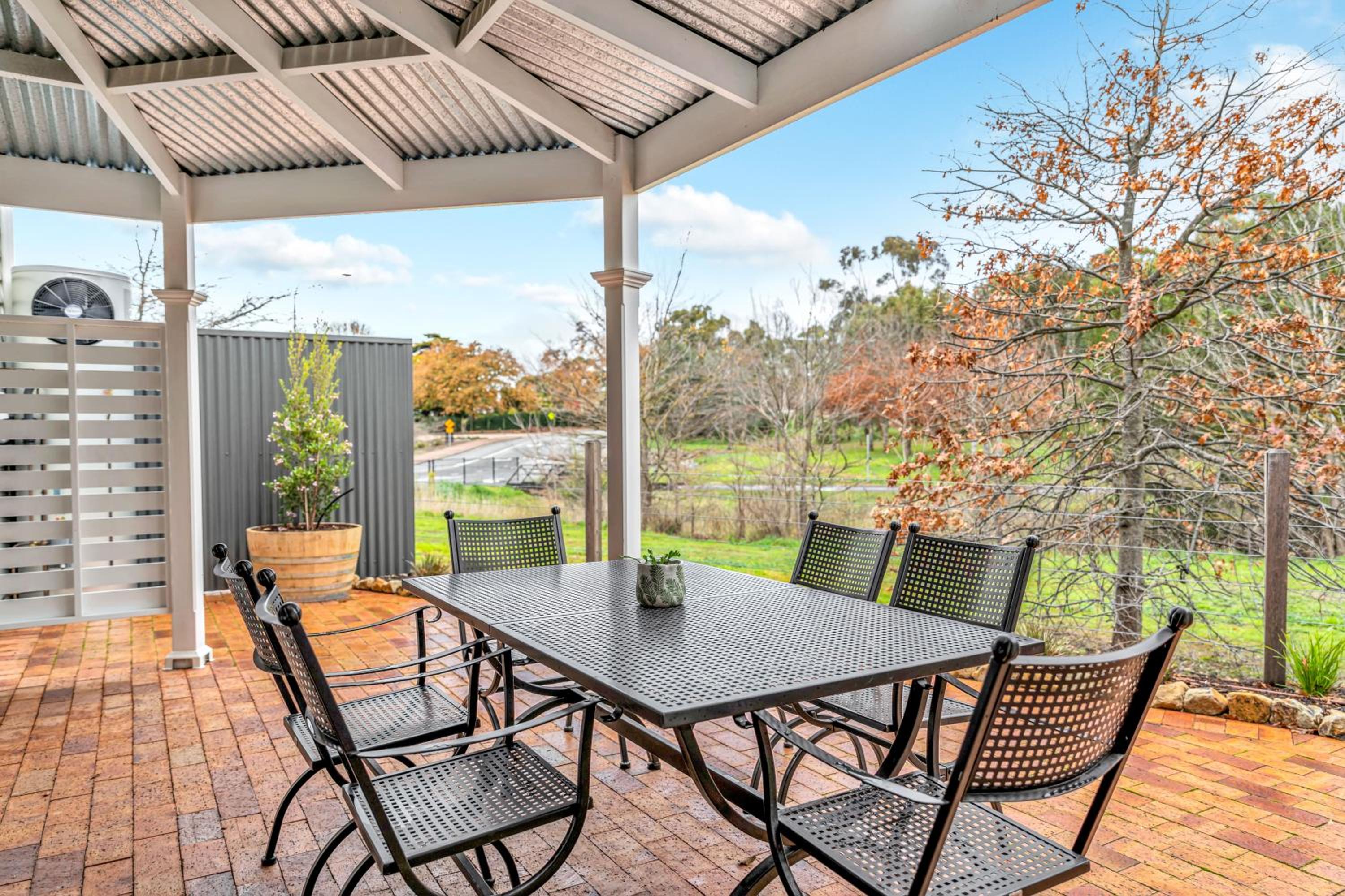 Grandview Accommodation - The Elm Tree Apartments