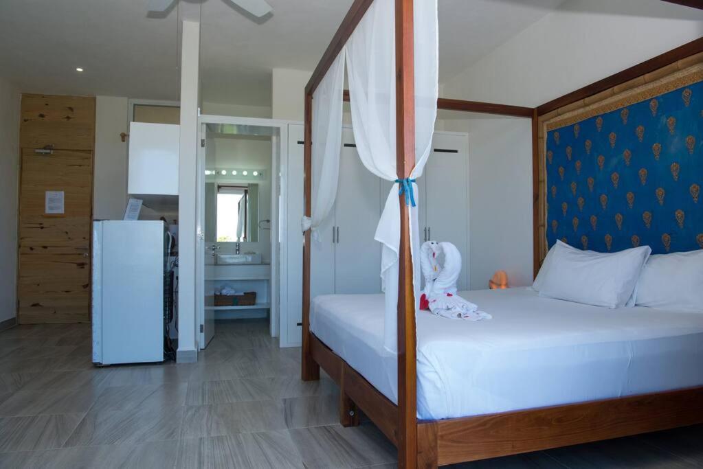 Oceanview Luxury Suite Steps from Quinta Avenida Balcony Infinity pool HMoon view 5