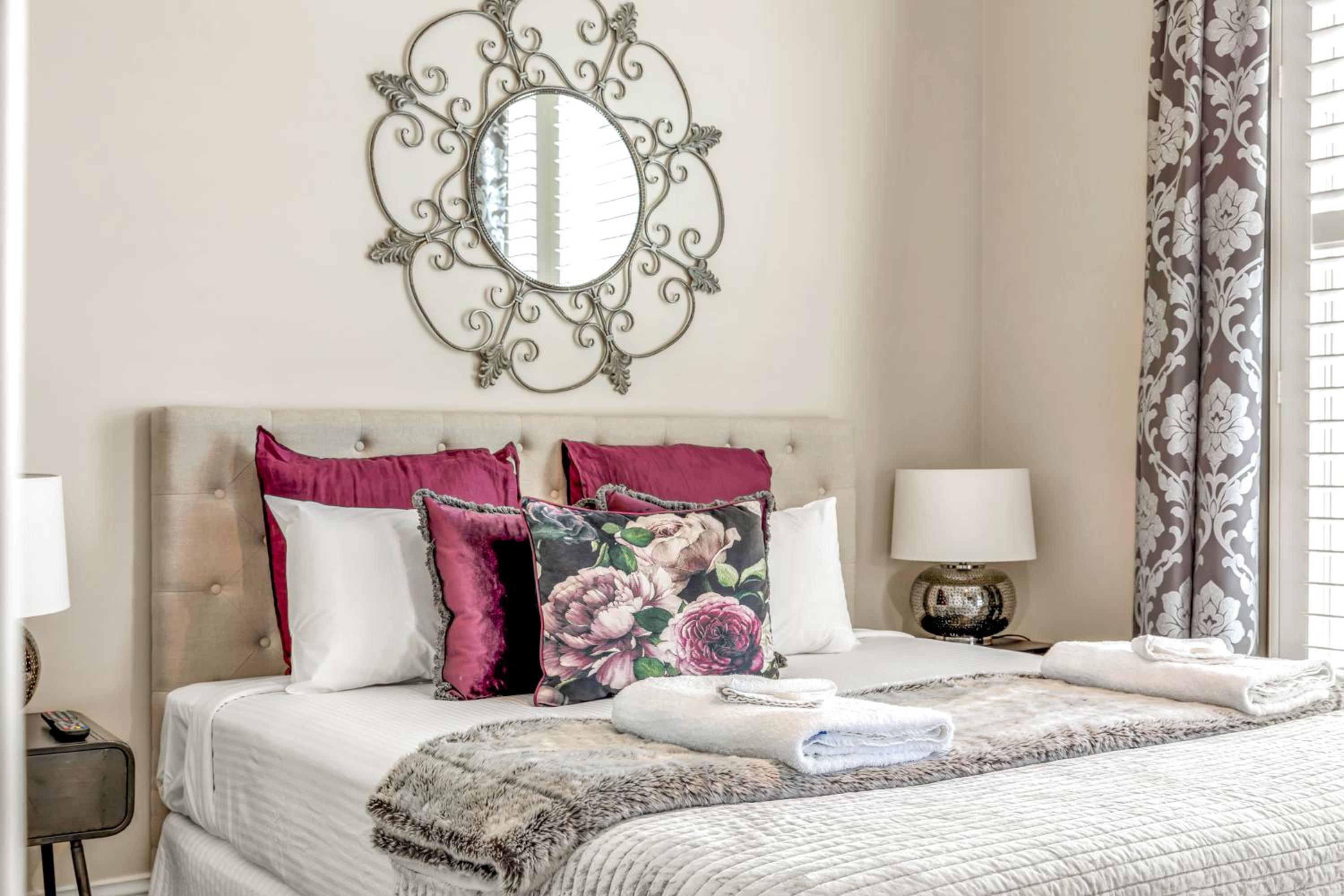 Grandview Accommodation - The Elm Tree Apartments