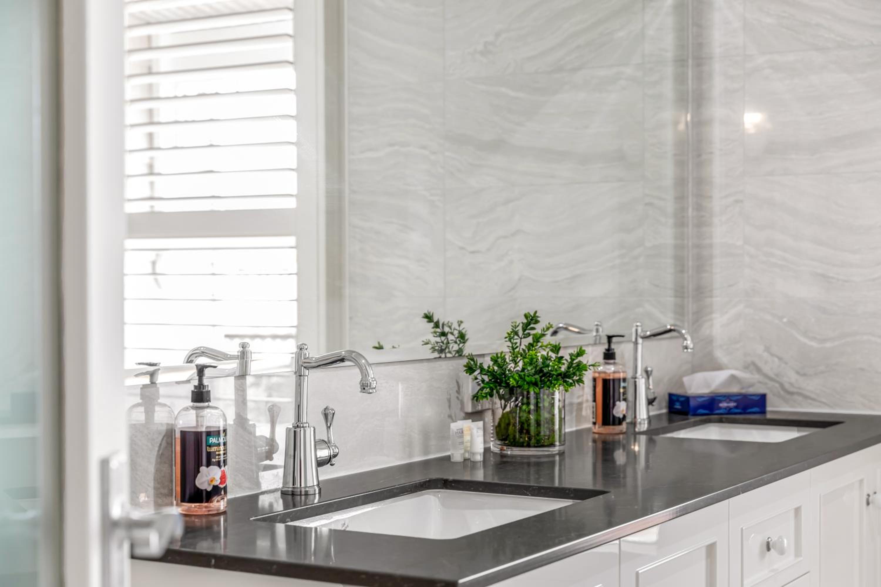 Grandview Accommodation - The Elm Tree Apartments