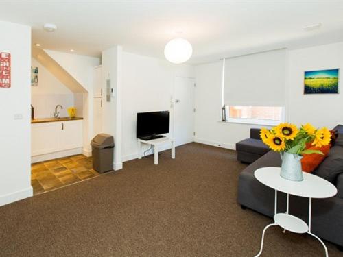 Beddoe Apartments view 5