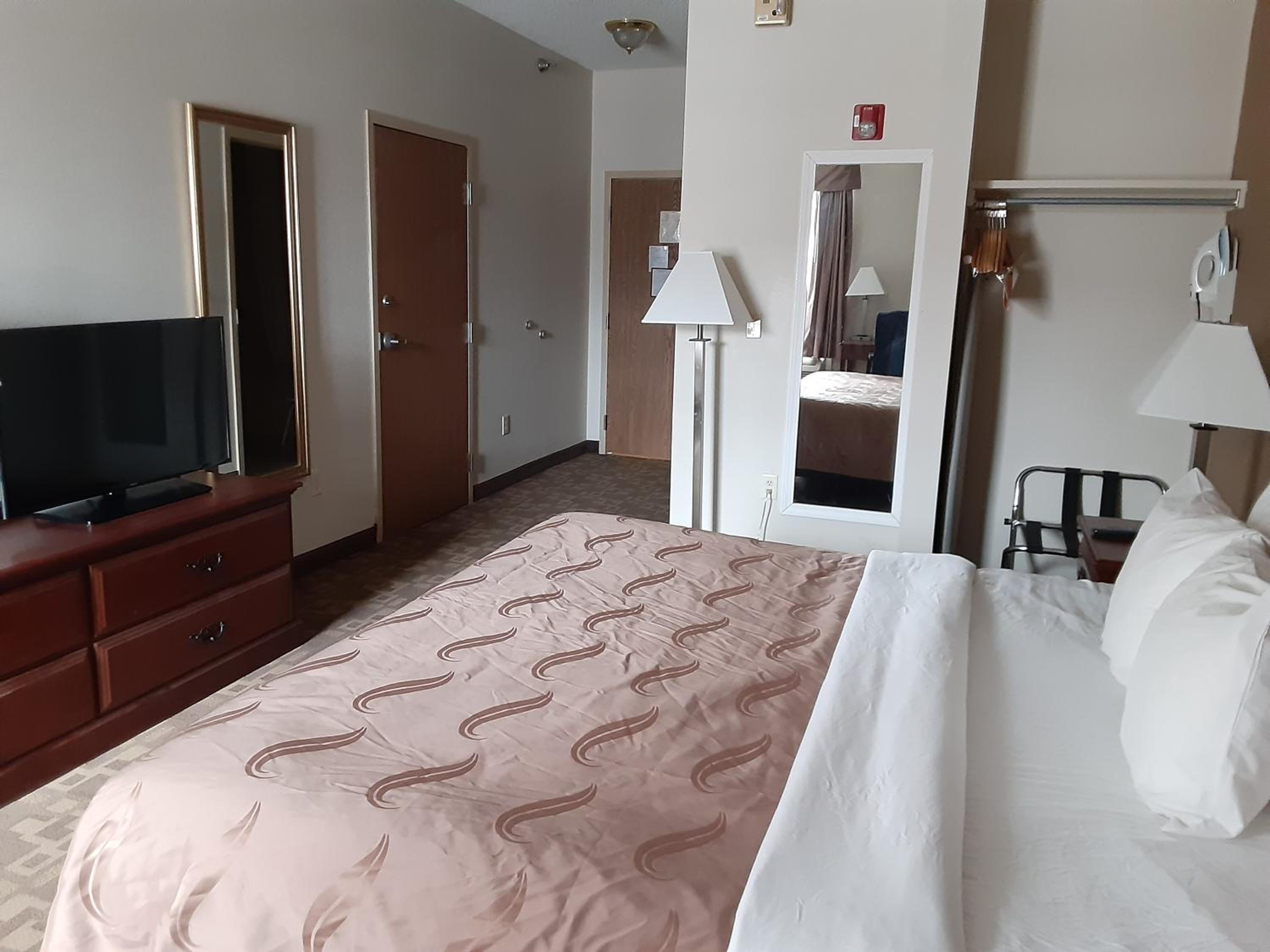 Quality Inn Suites Schoharie near Howe Caverns - Property Image 18