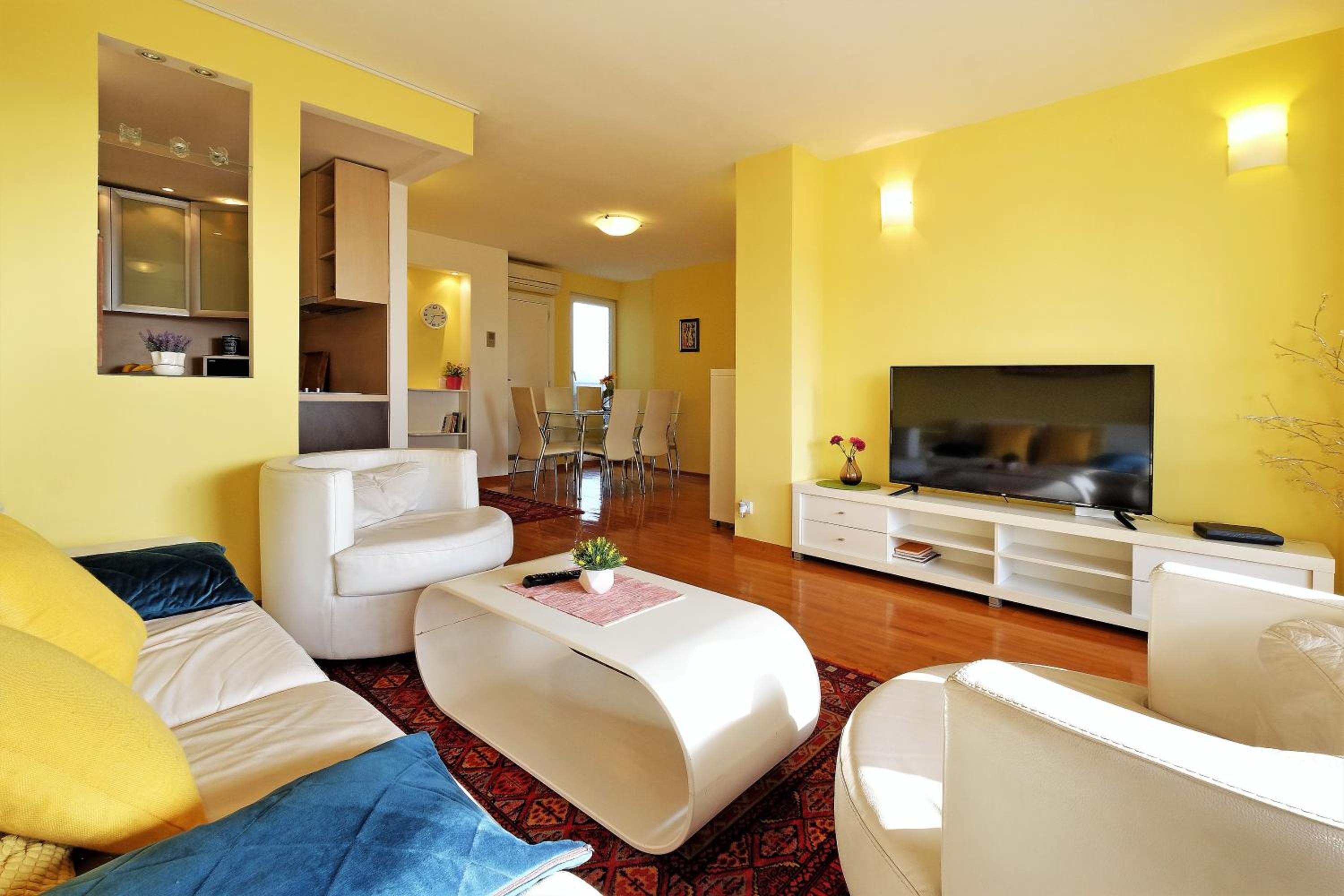 Apartment Bella Art view 2
