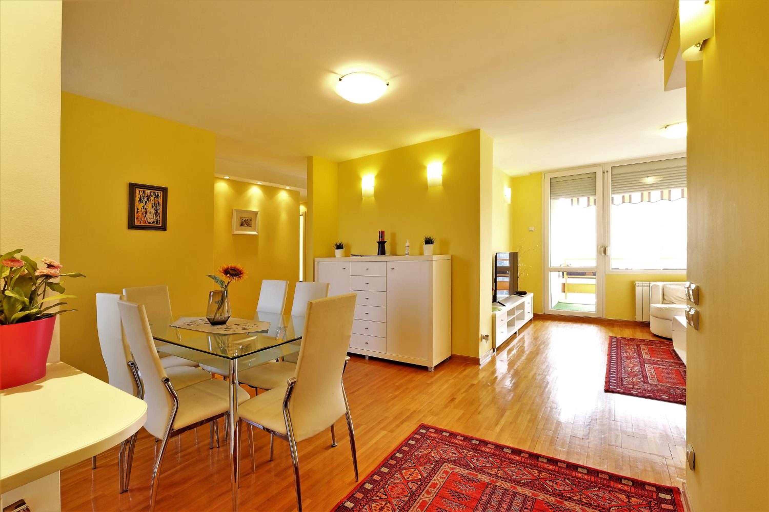 Apartment Bella Art view 3