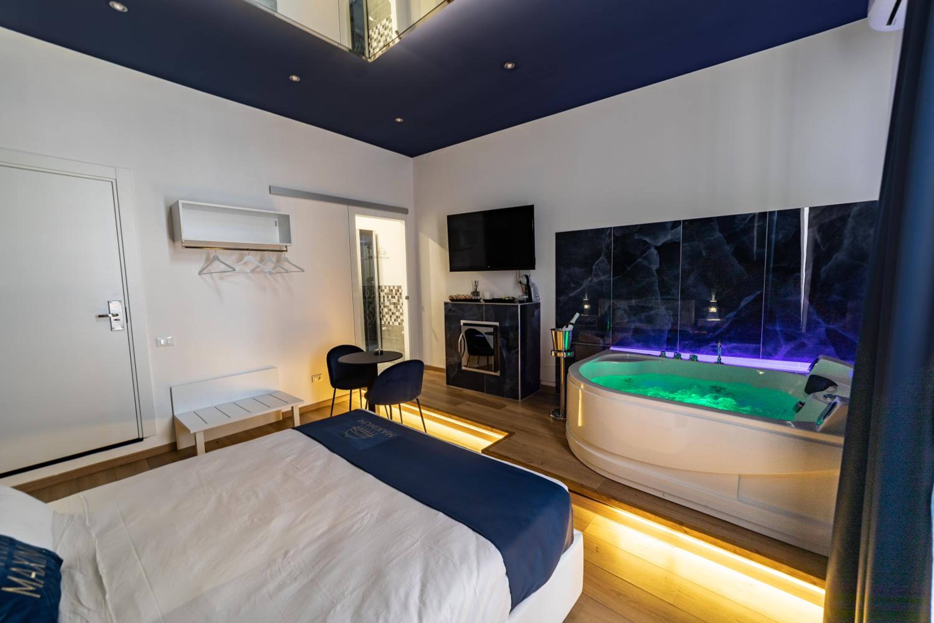 Maximum Suite & Spa photo 3