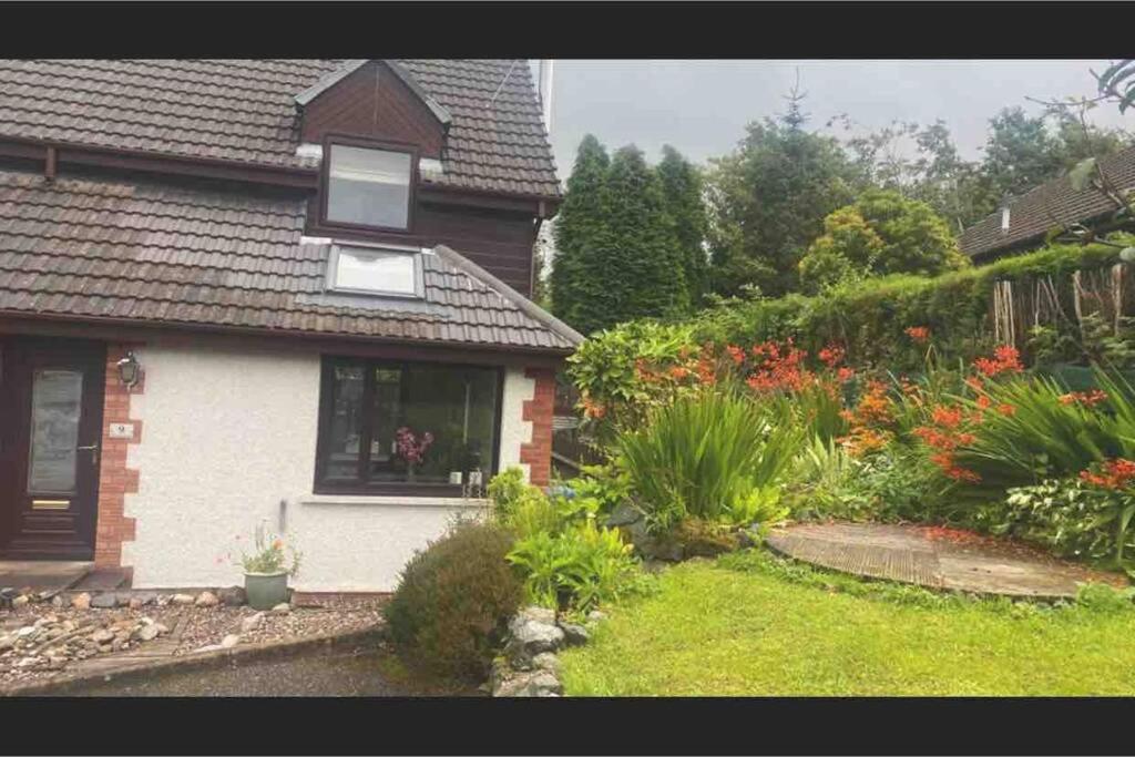Contemporary Highland House close to town and Ben Nevis view 2