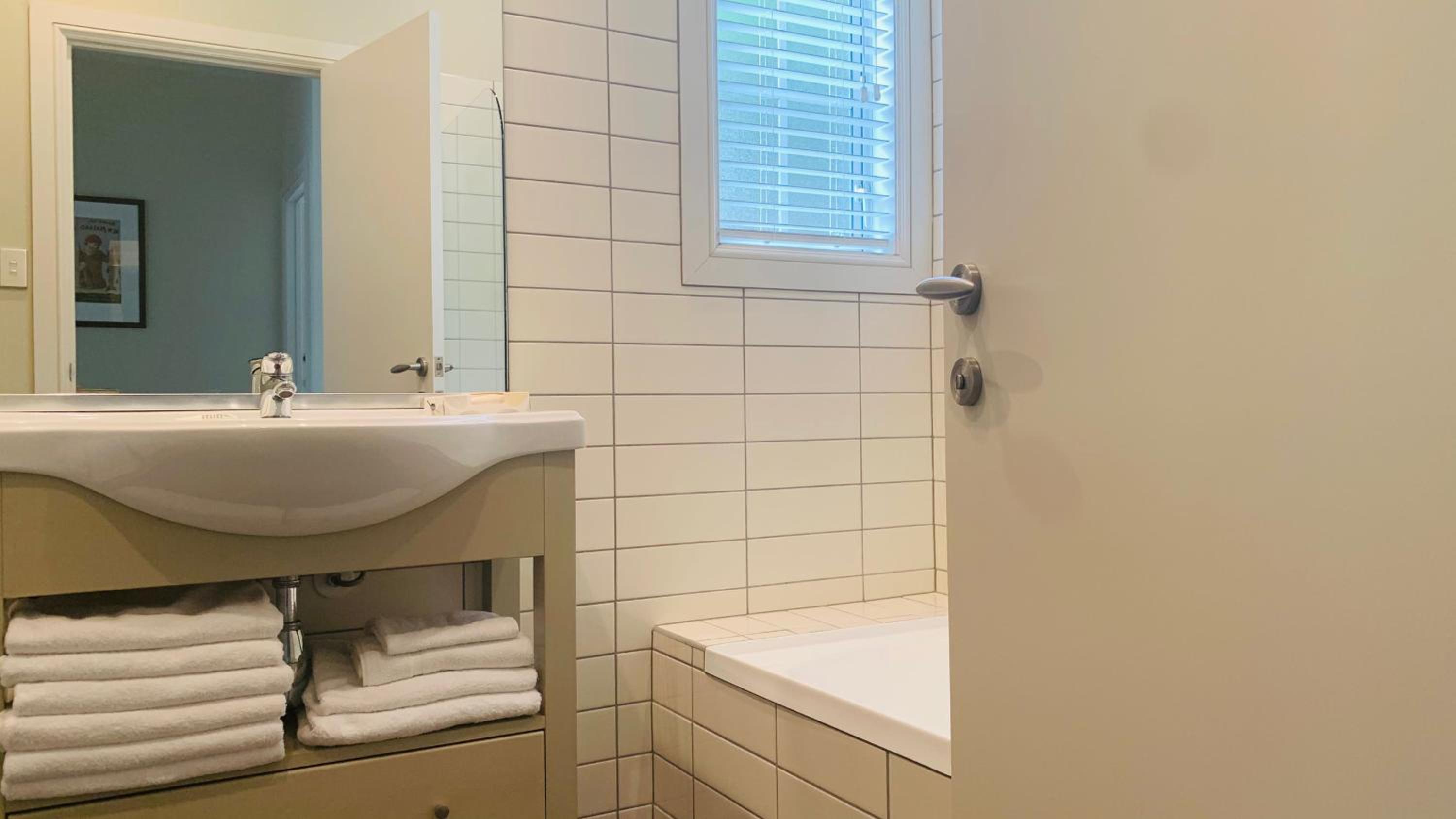 Bellbird Cottage 2 or 3 Bedroom - Russell Cottages Collection view 3