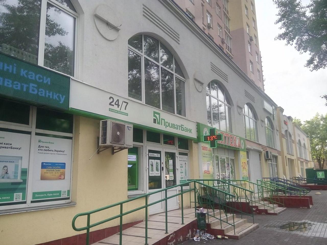 Світло не ВИКЛЮЧАЄТЬСЯ Інститут Сердця 1квартира метро Чернігівська пішки 2 хвилин Ожоговий центр view 4