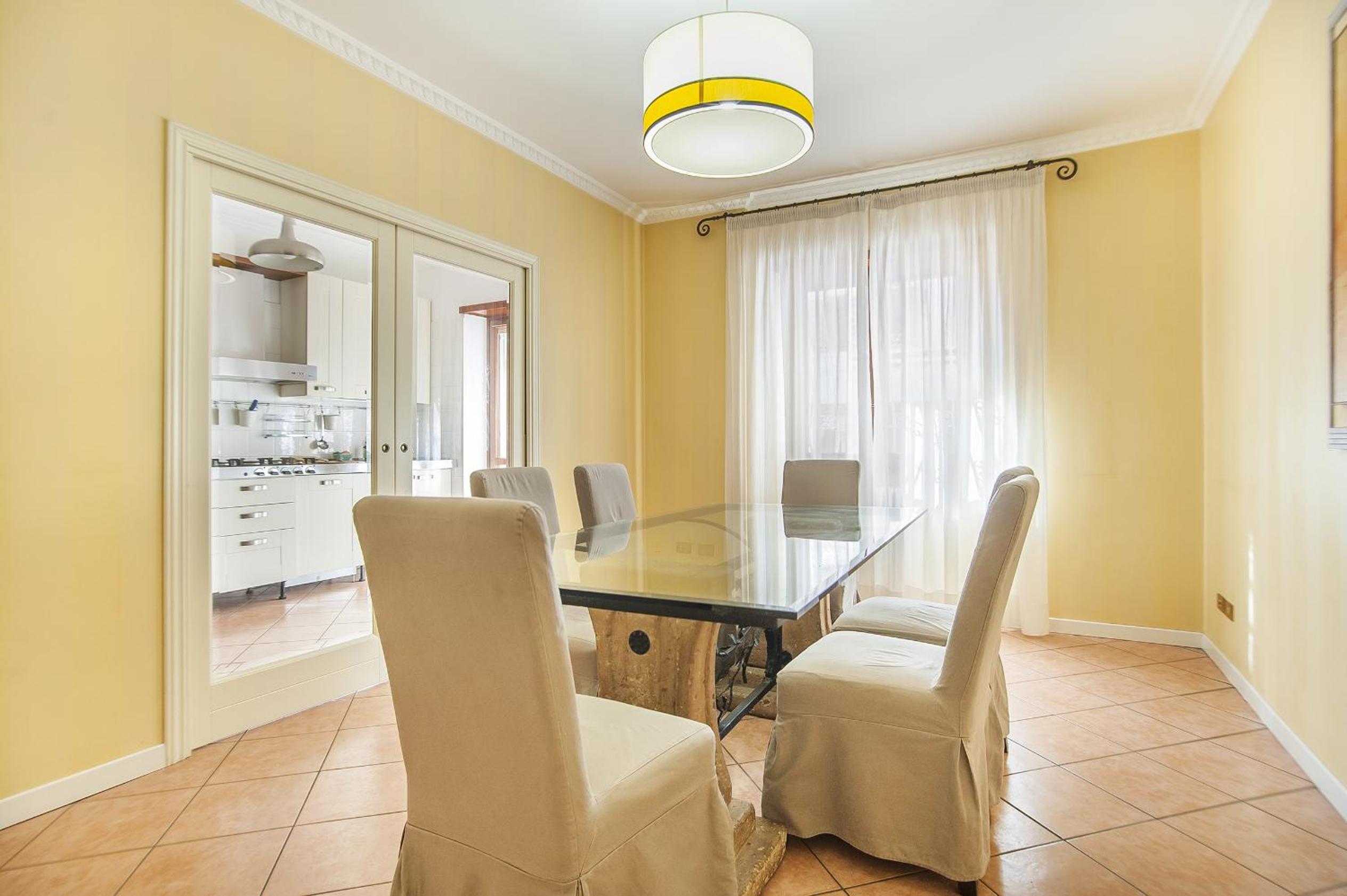 EUR Luminous and Large Family Terrace Apartment