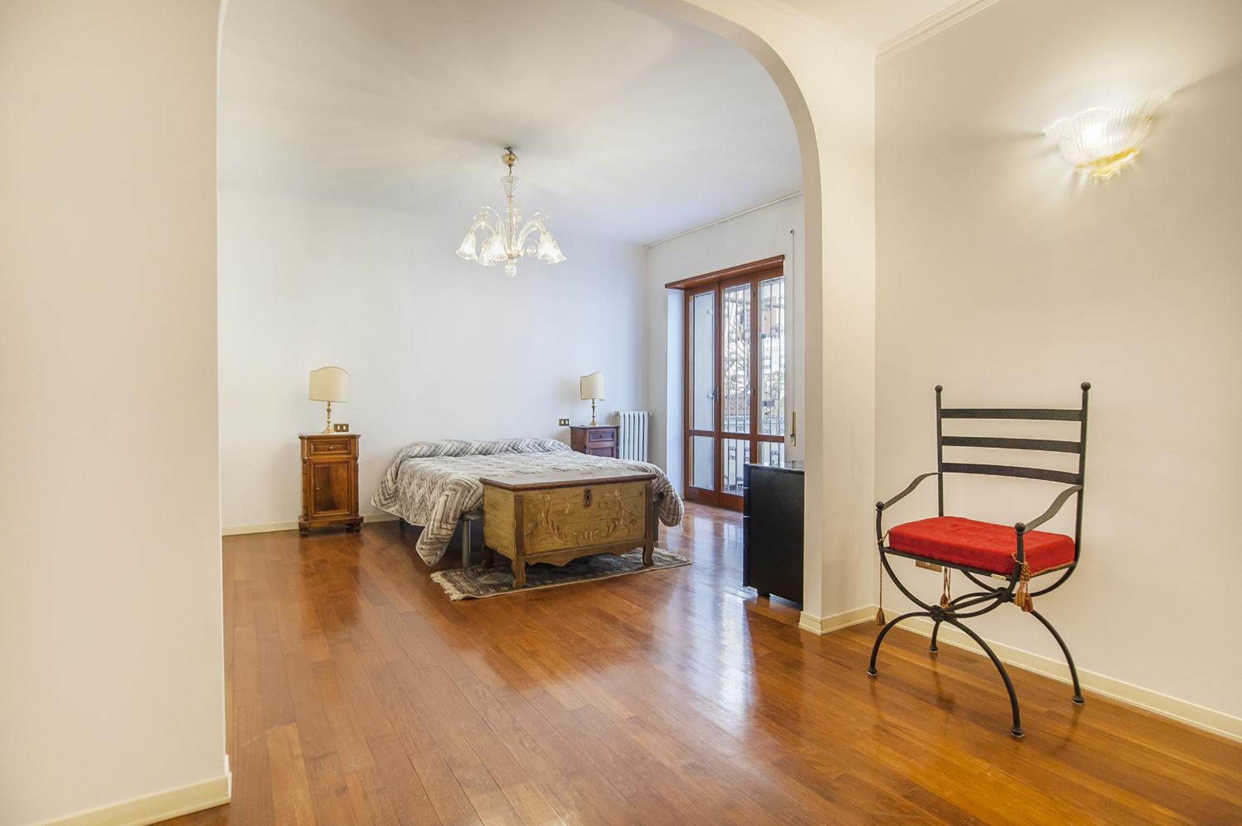 EUR Luminous and Large Family Terrace Apartment