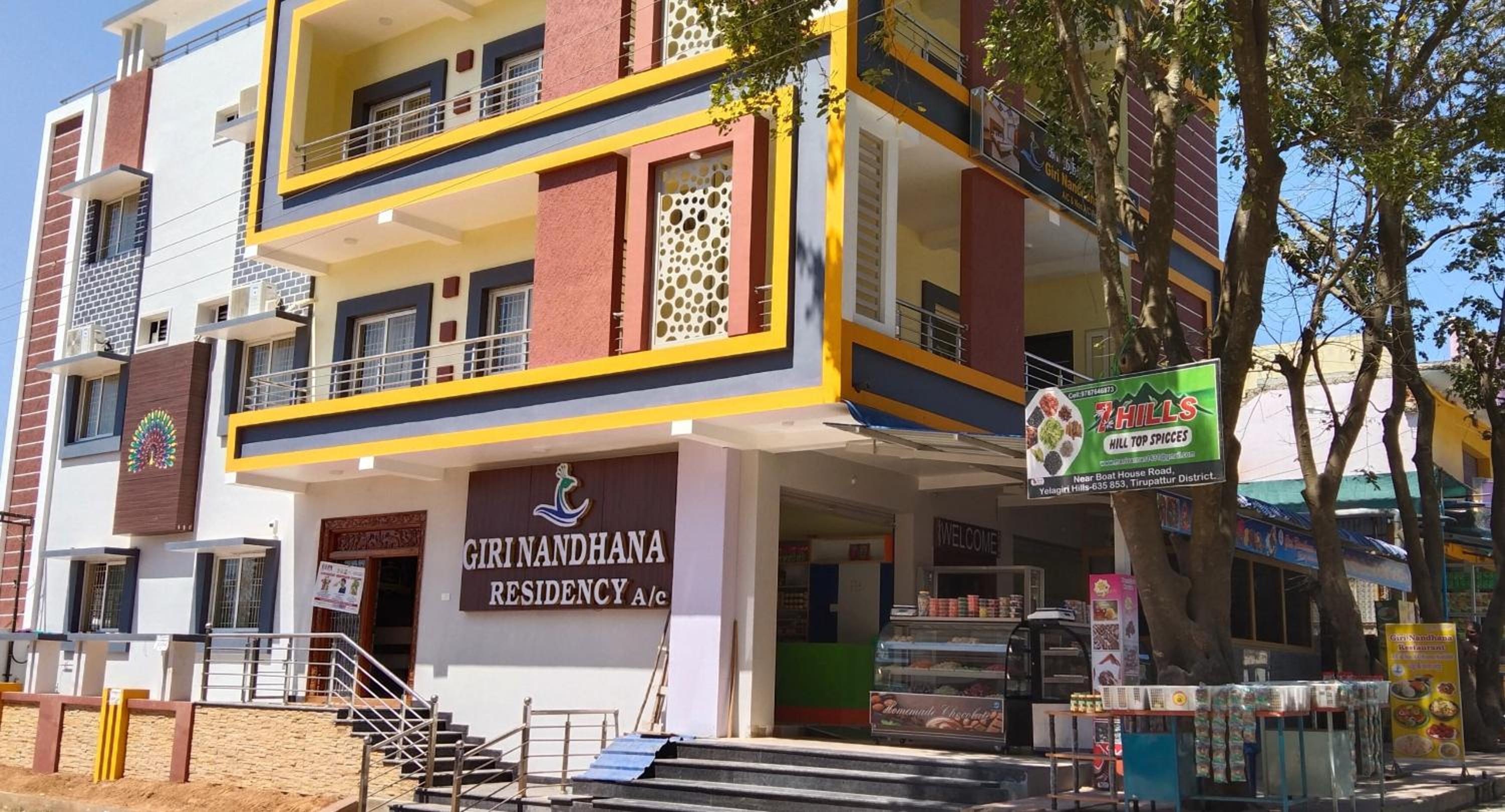 Hotel GIRI NANDHANA RESIDENCY - Image 1