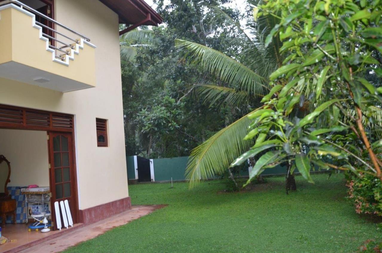 Villa Vinses In Hikkaduwa view 3