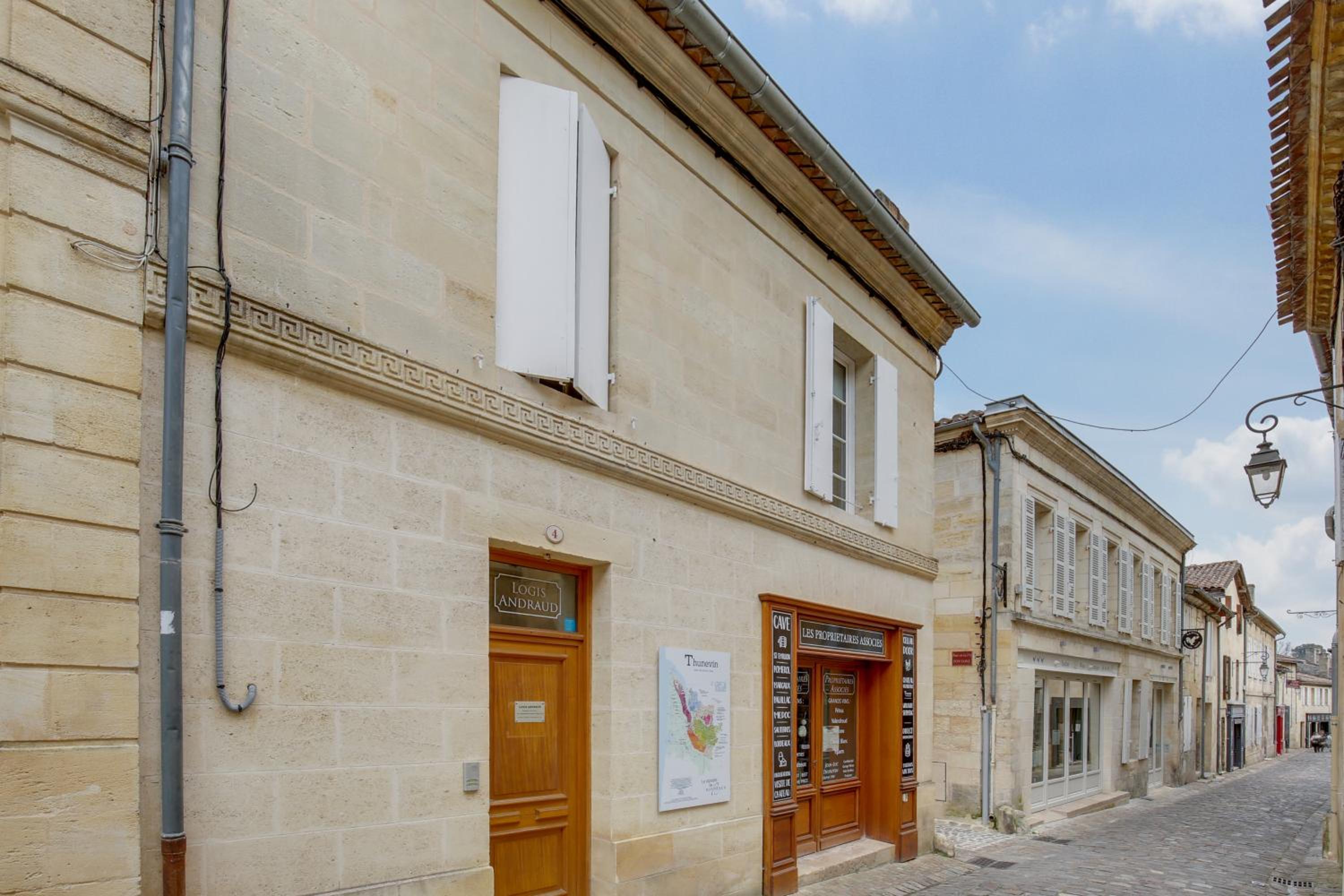 Logis Andraud Studios