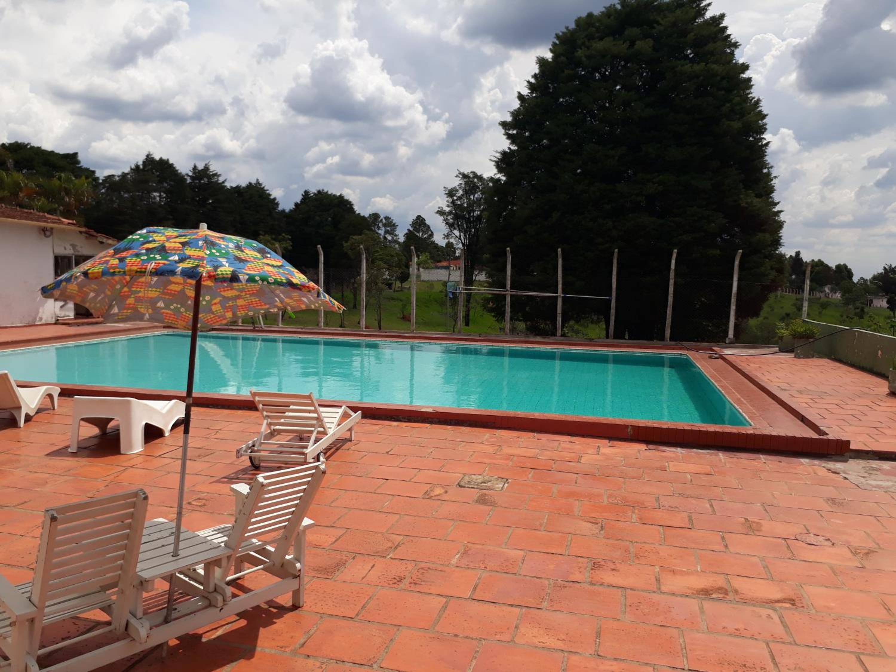 Lazer Campo Piscina 07 qts 4wc km.68 C.Branco