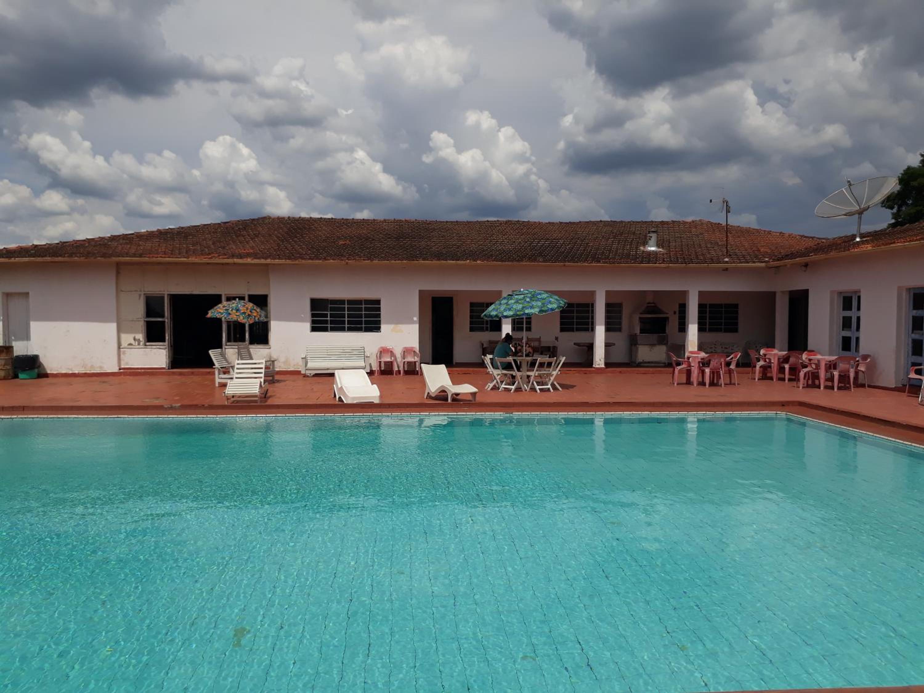 Lazer Campo Piscina 07 qts 4wc km.68 C.Branco
