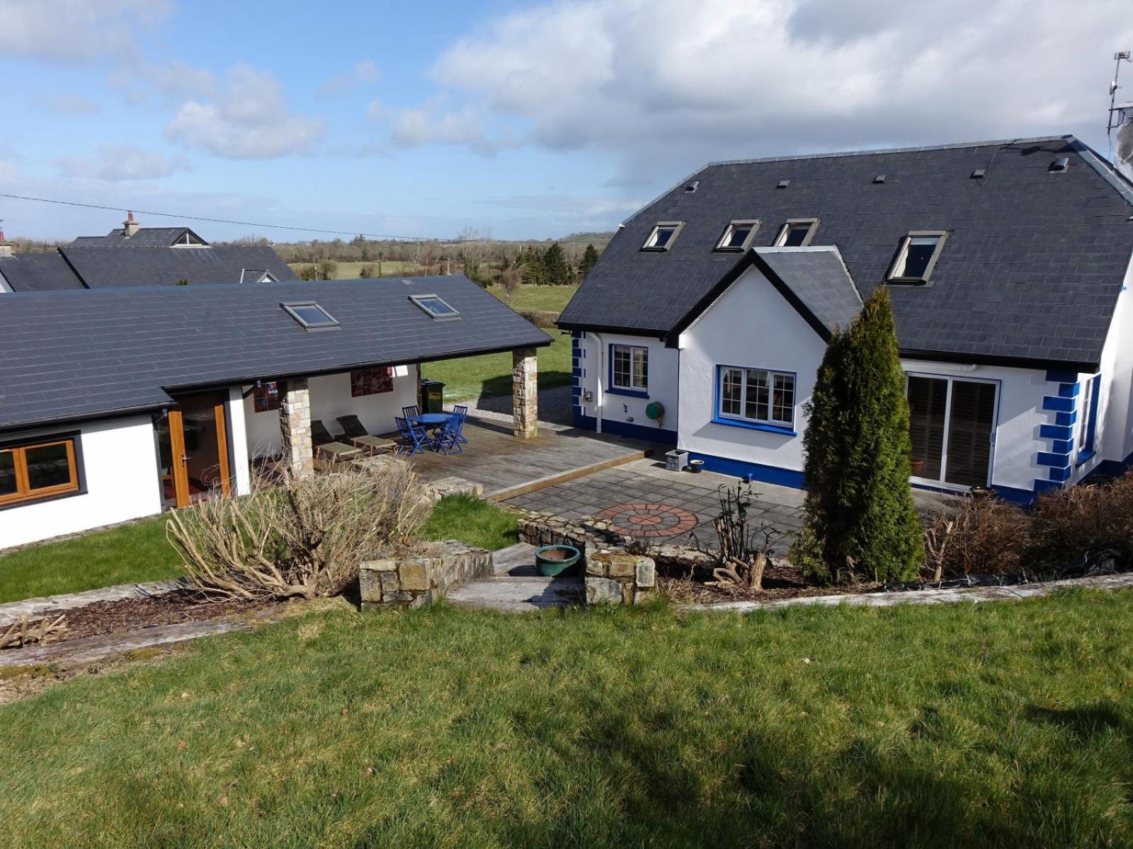 Ennis Vacations - Eden Cottage Countryside Retreat - Property Image 2