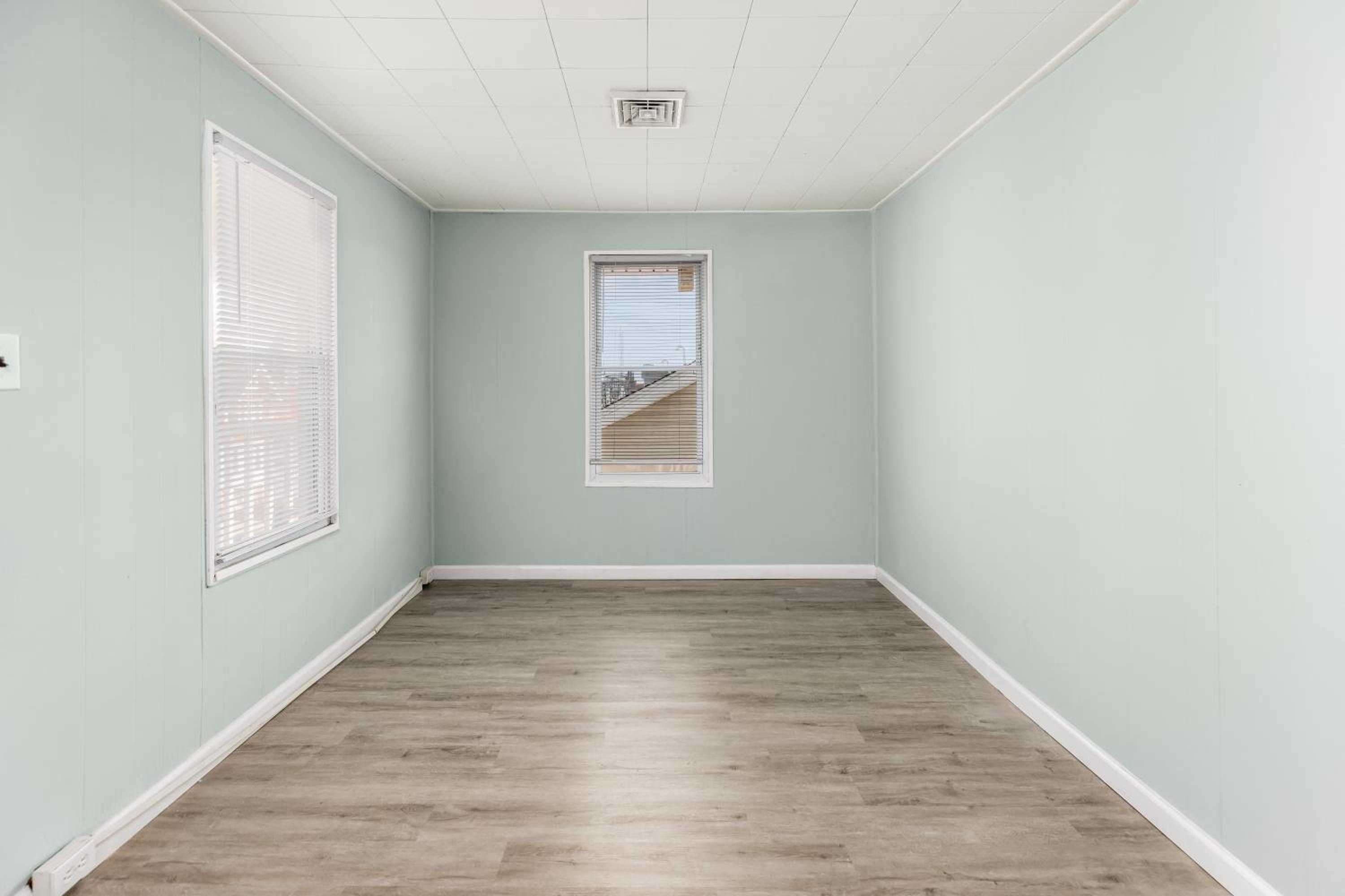 Location !! Walk to Beach, Boardwalk, Restaurants view 3