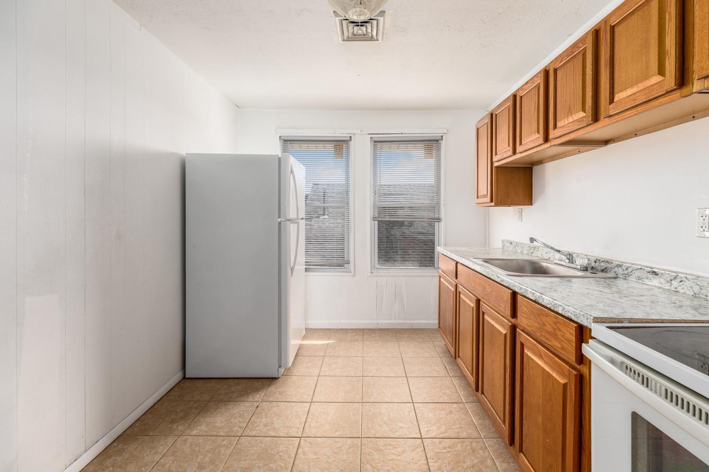 Location !! Walk to Beach, Boardwalk, Restaurants view 5