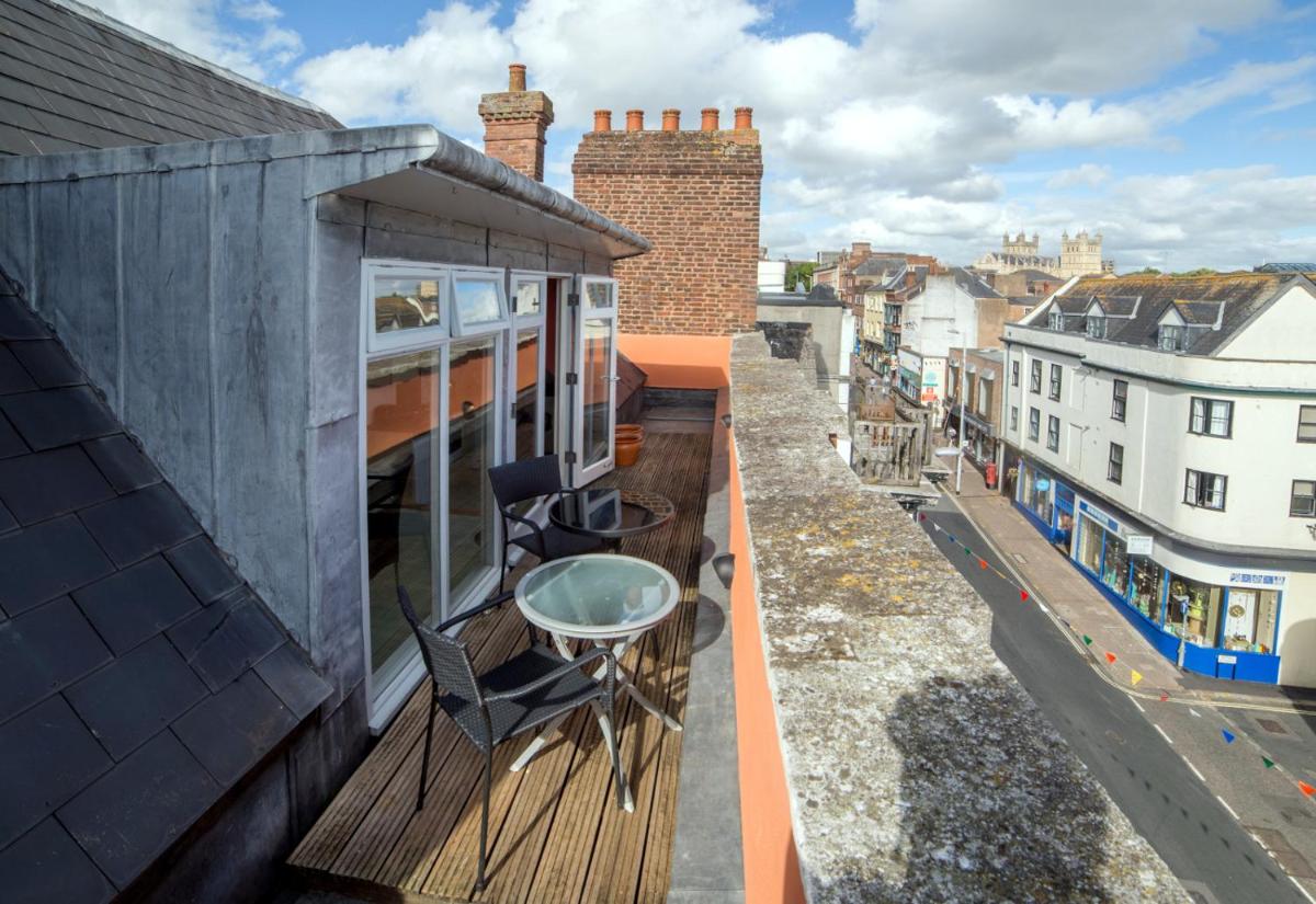 Stunning Central Exeter Apartment with balcony and fantastic view view 5