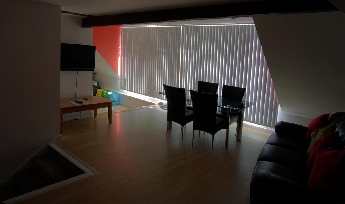 Stunning Central Exeter Apartment with balcony and fantastic view view 2