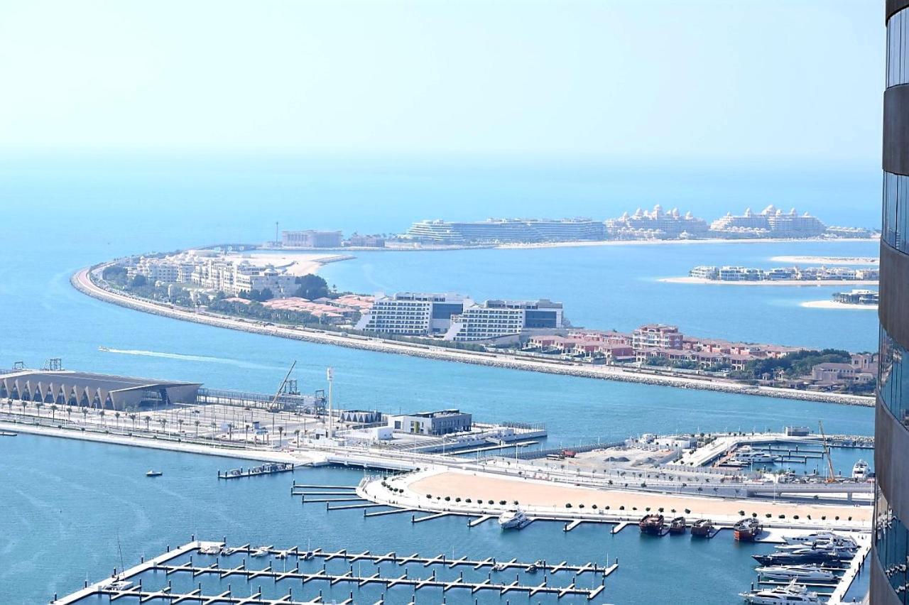 Private rooms in 3 bedroom apartment SKYNEST Homes marina pinnacle
