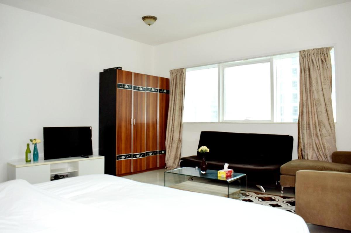 Private rooms in 3 bedroom apartment SKYNEST Homes marina pinnacle