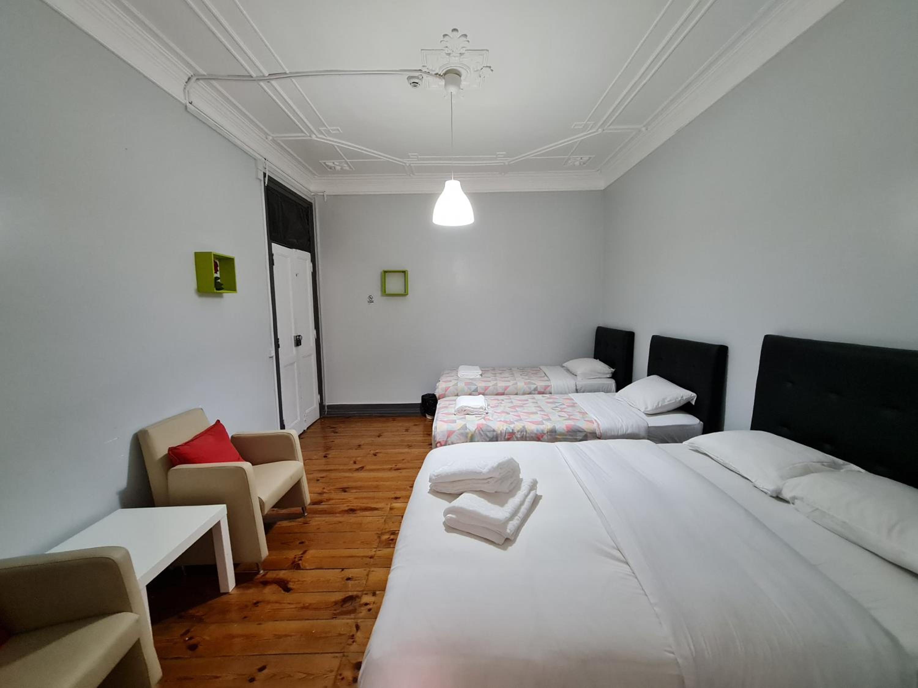 Shangri-La Hostel Anjos