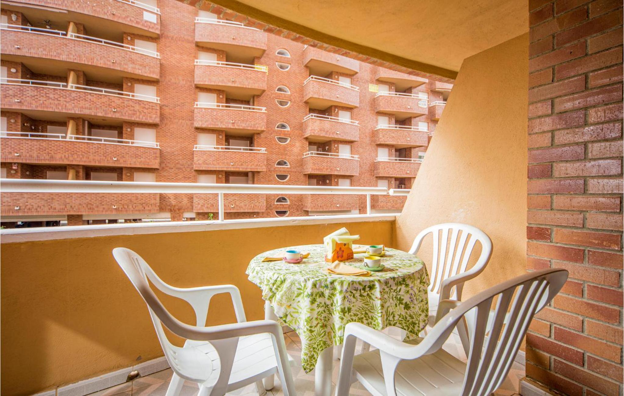 2 Bedroom Gorgeous Apartment In Oropesa photo 3