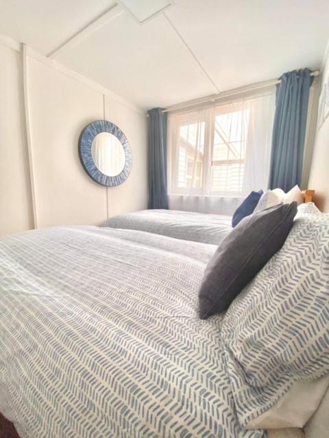 Dog friendly cottage 2 mins to beach with hot tub and Zappi EV view 2