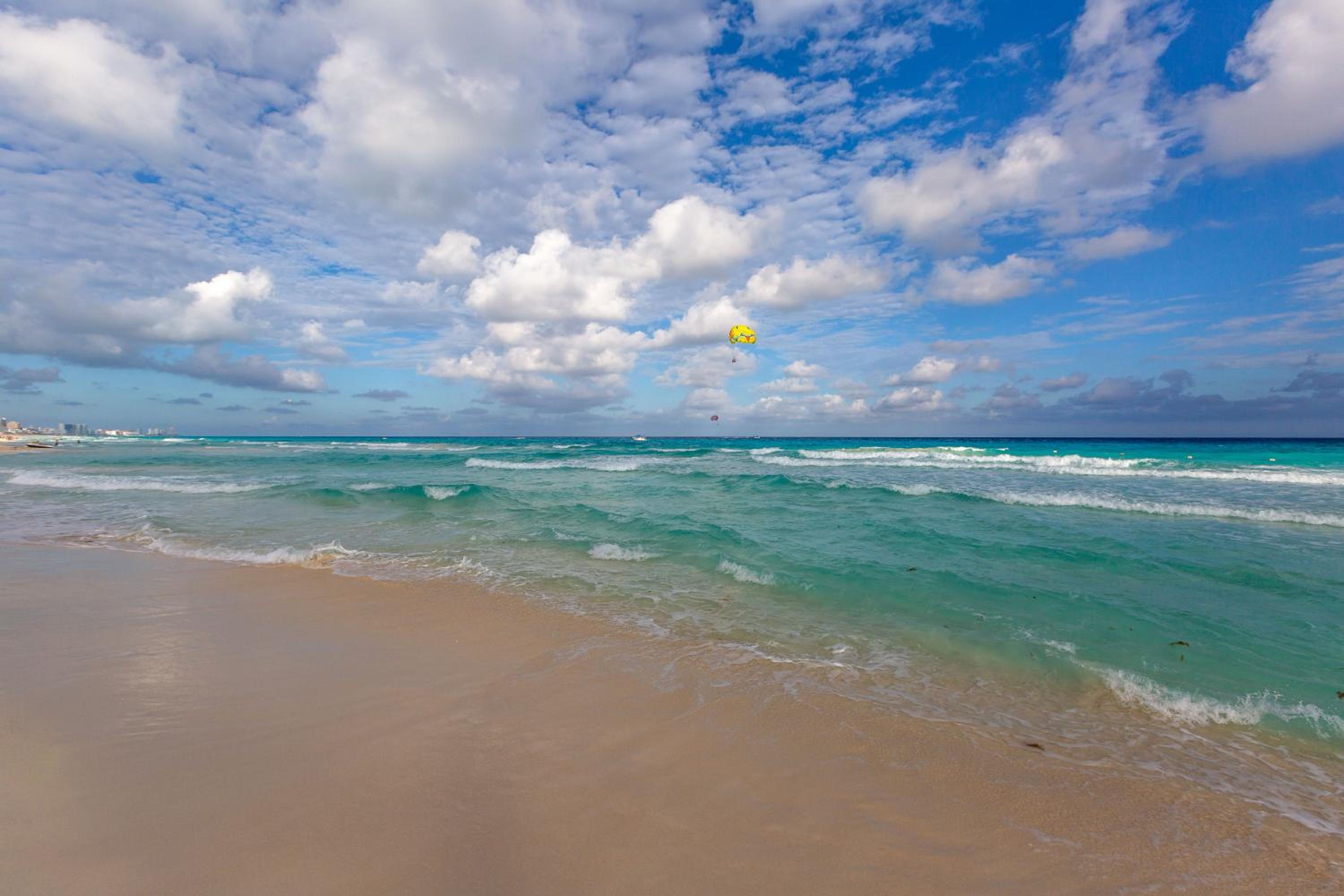 Brisas Shores Penthouse Beachfront, Ocean View Terrace Cancun Hotel Zone, 2 bedrooms