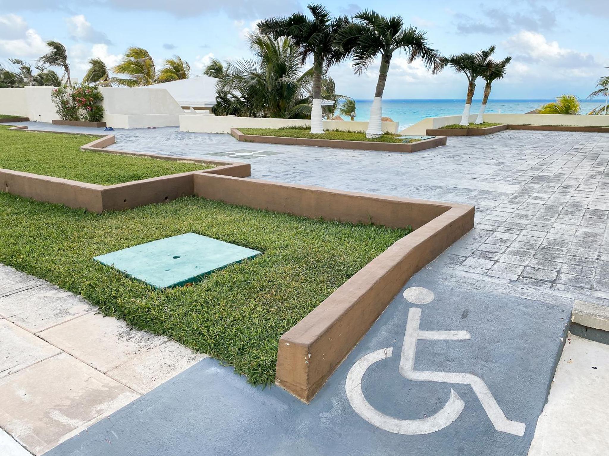 Brisas Shores Beach & OceanFront Apartments 1 or 2 bedrooms Cancun Hotel Zone