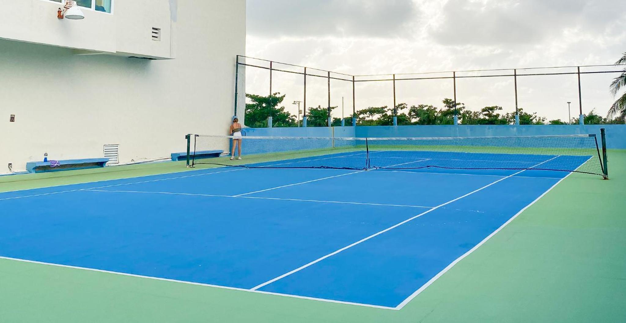 Brisas Shores 209 Beachfront Apartment with terrace, Cancun Hotel Zone, 1 bedroom