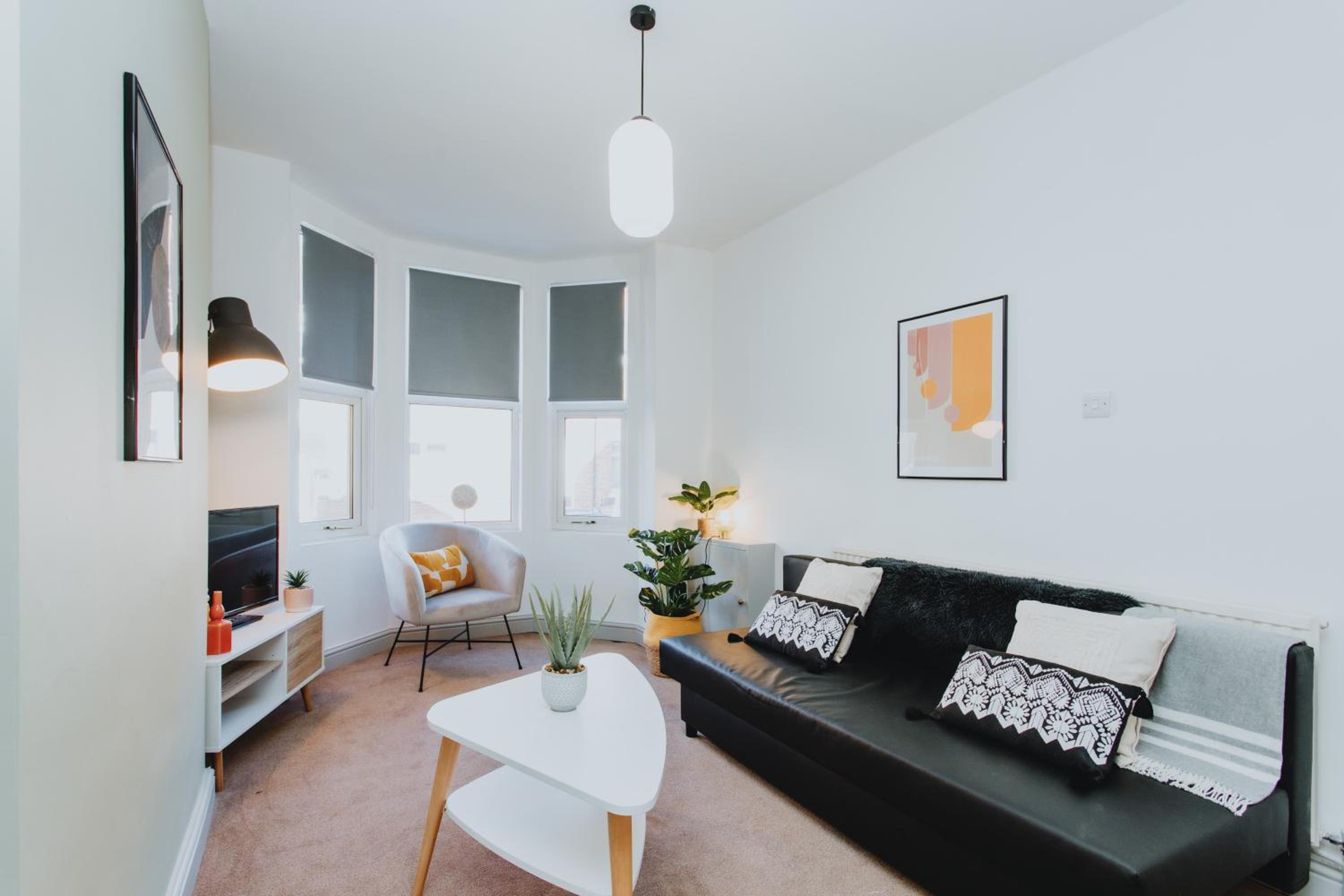 BRAND NEW TOWNHOUSE IN RUGBY view 3