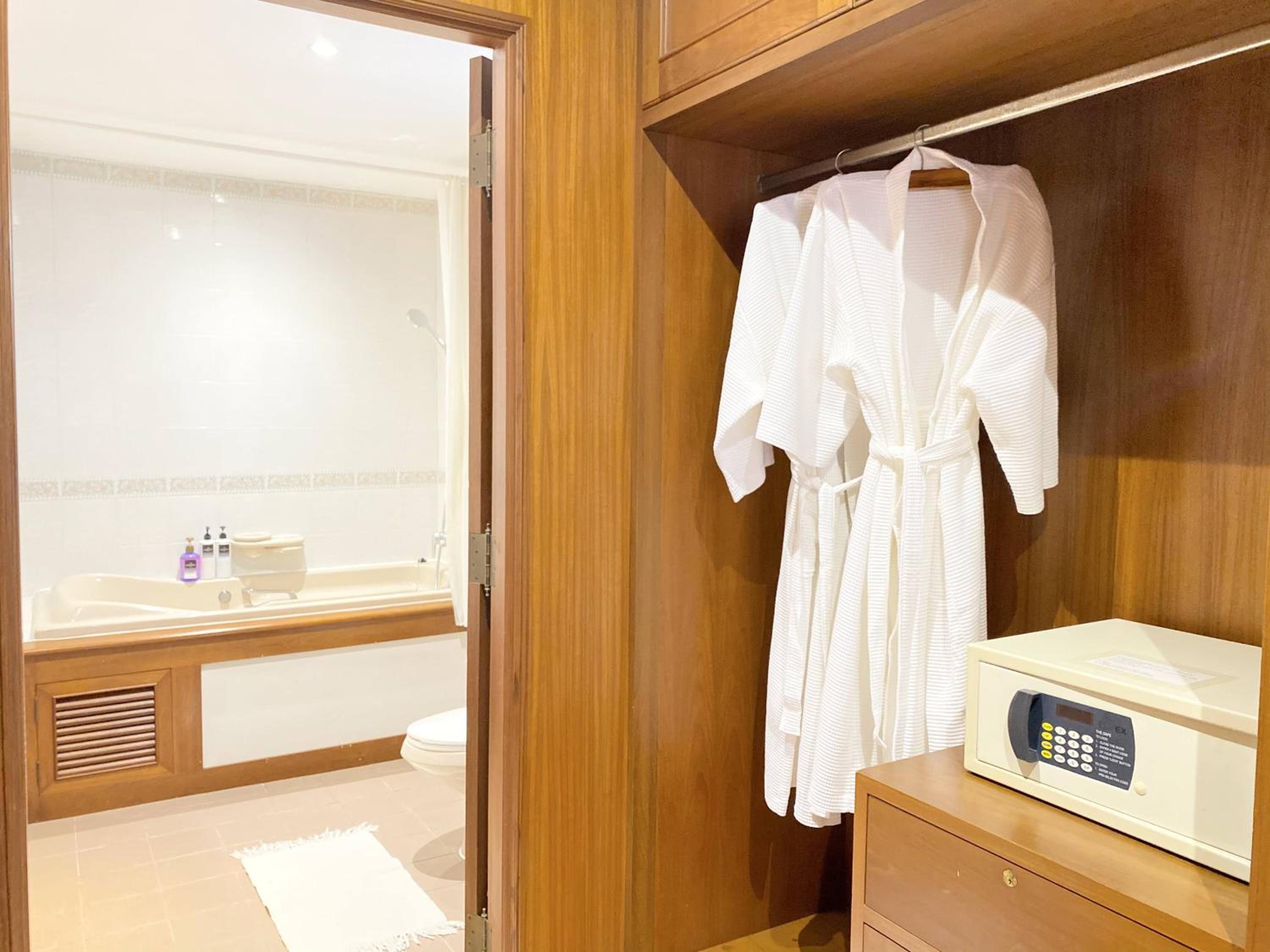 NT Place Sukhumvit Suites
