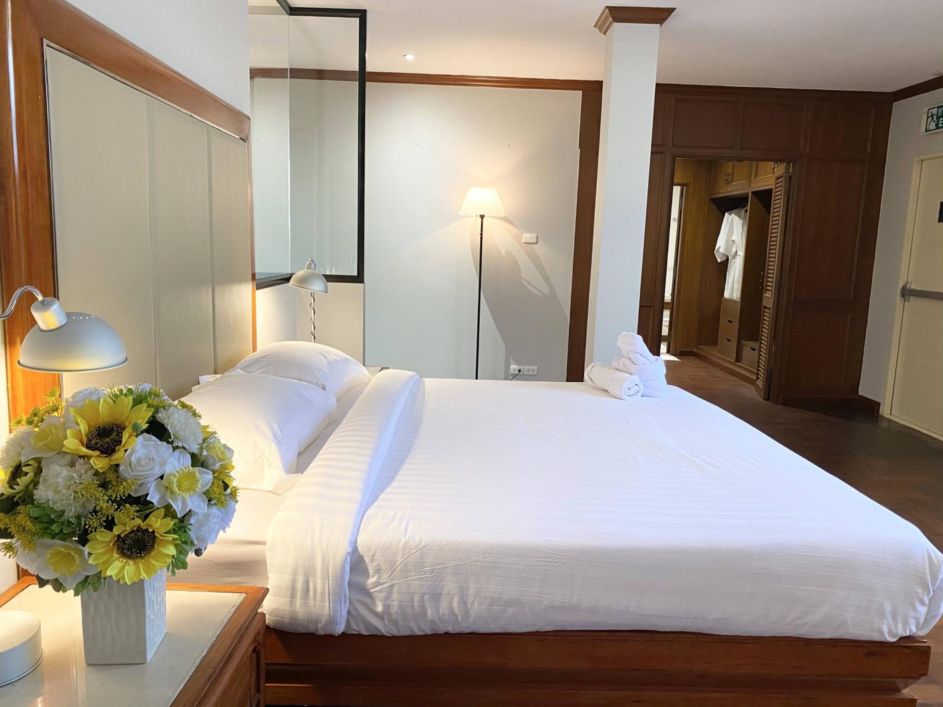 NT Place Sukhumvit Suites