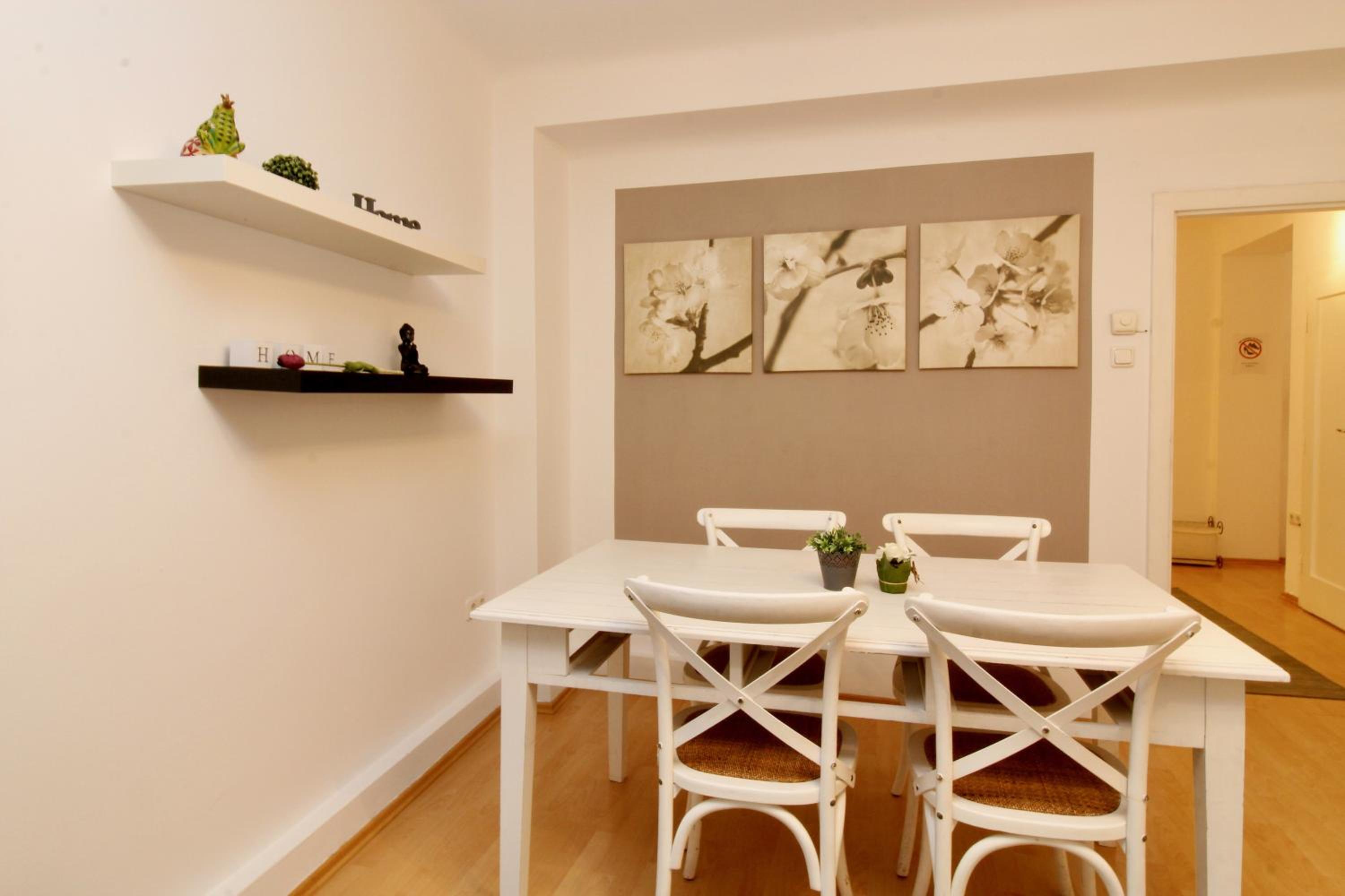 Gorgeous Hideout | City Center Apartment